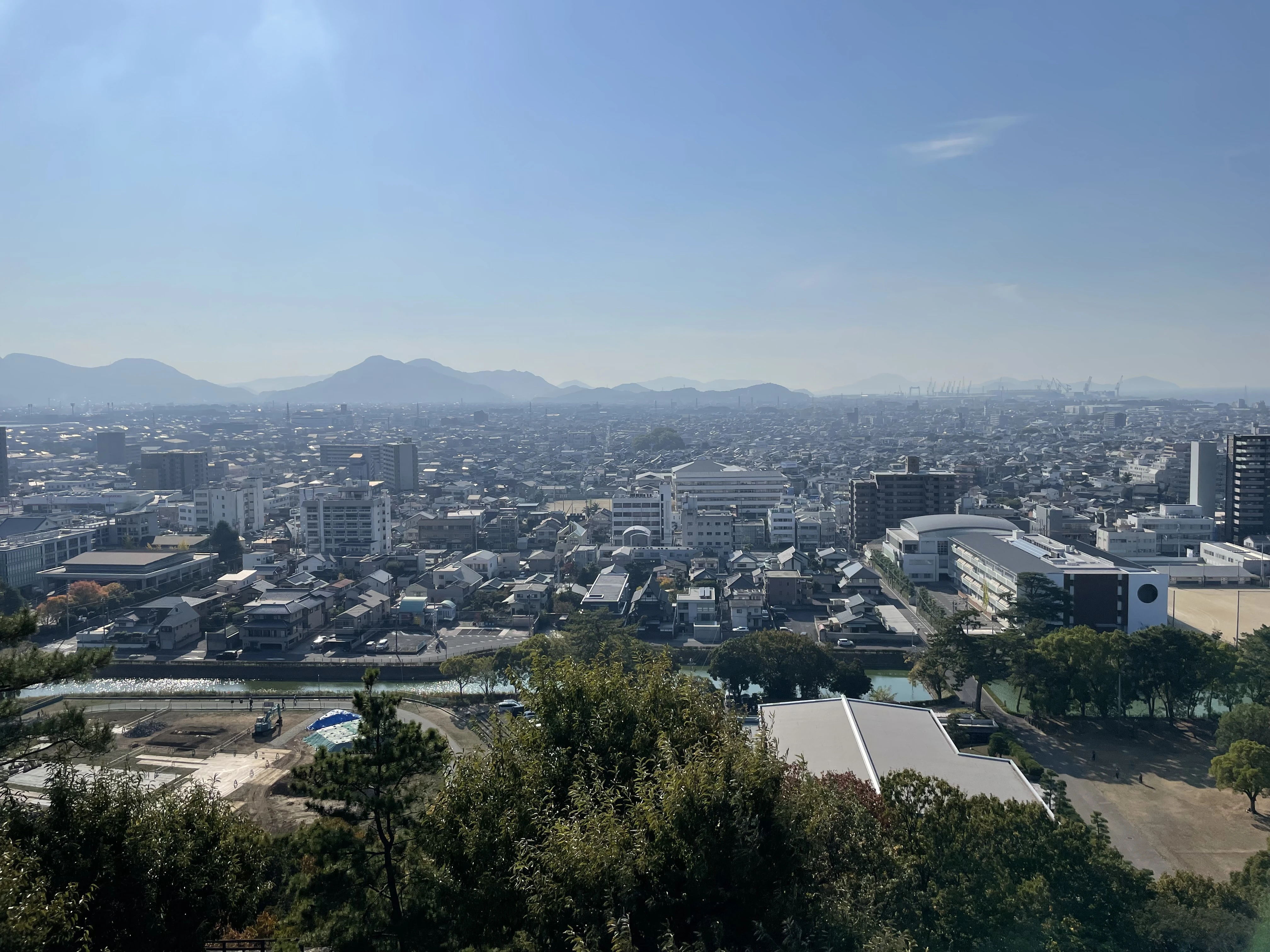 丸亀城の頂上から見える景色