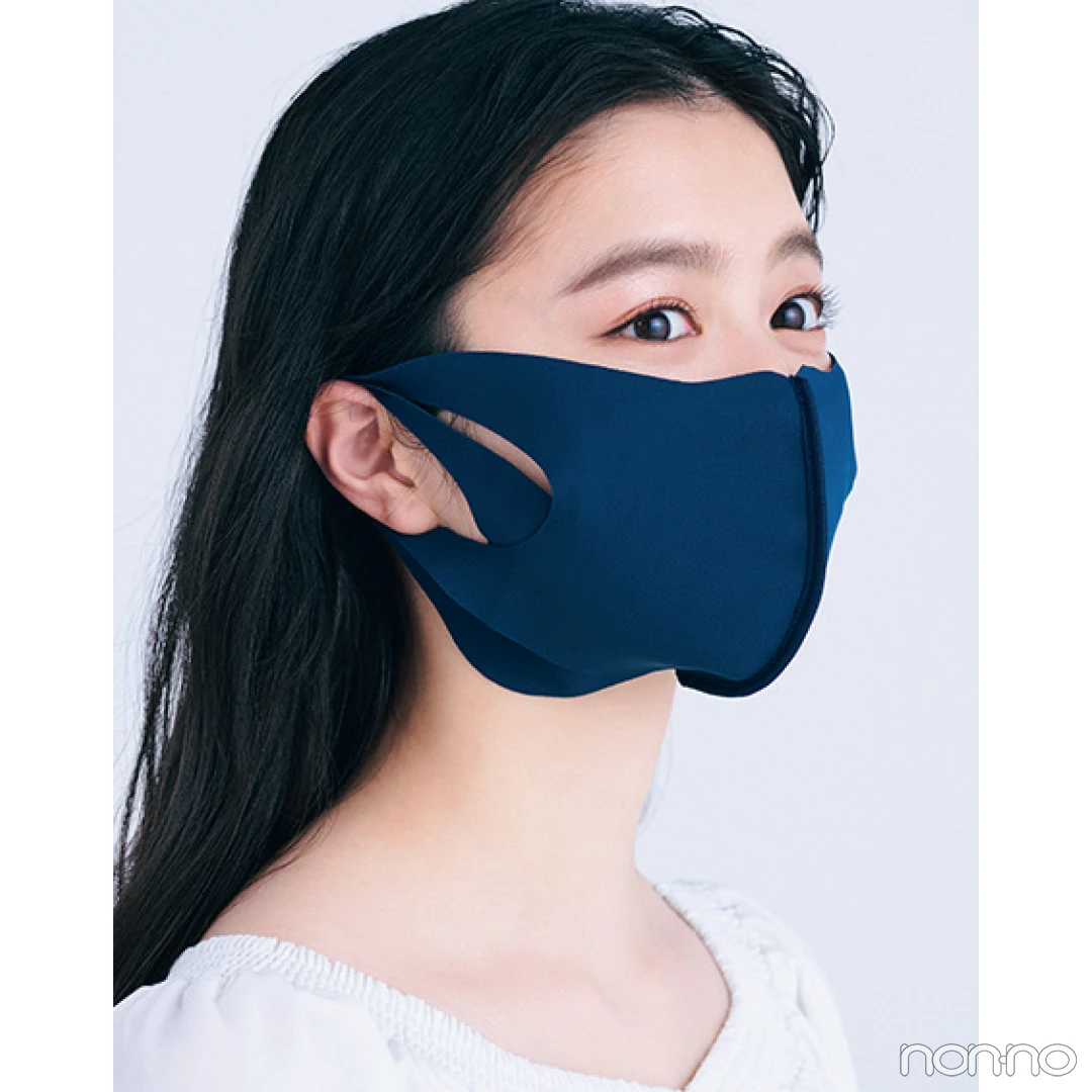 YA-MAN TOKYO JAPAN メディリフト フェイスリフトマスク ネイビーを使用する紺野彩夏