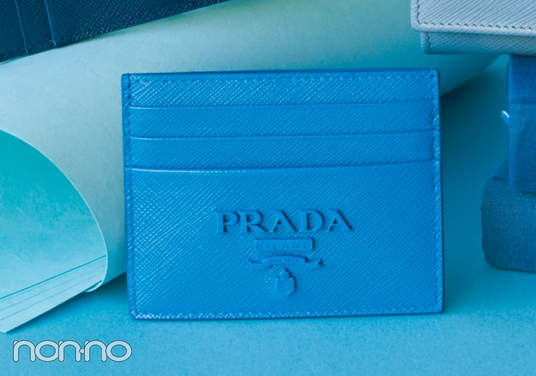 ミニ財布を買うならプラダ♡ 新作のブルーが素敵すぎる！【20歳からの名品】_1_3-4