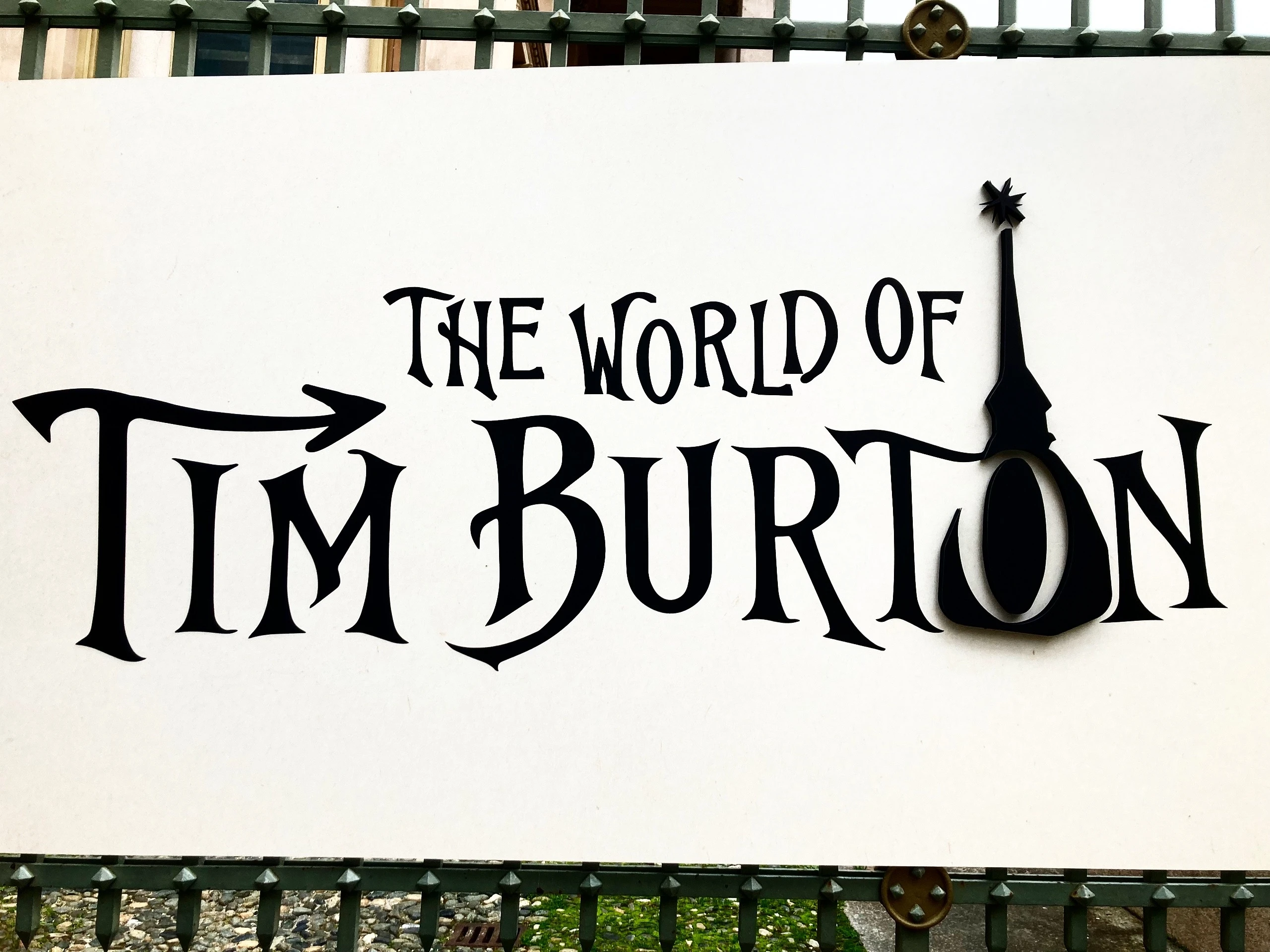 トリノ公立映画博物館で行われた『THE WORLD OF TIM BURTON』の看板。