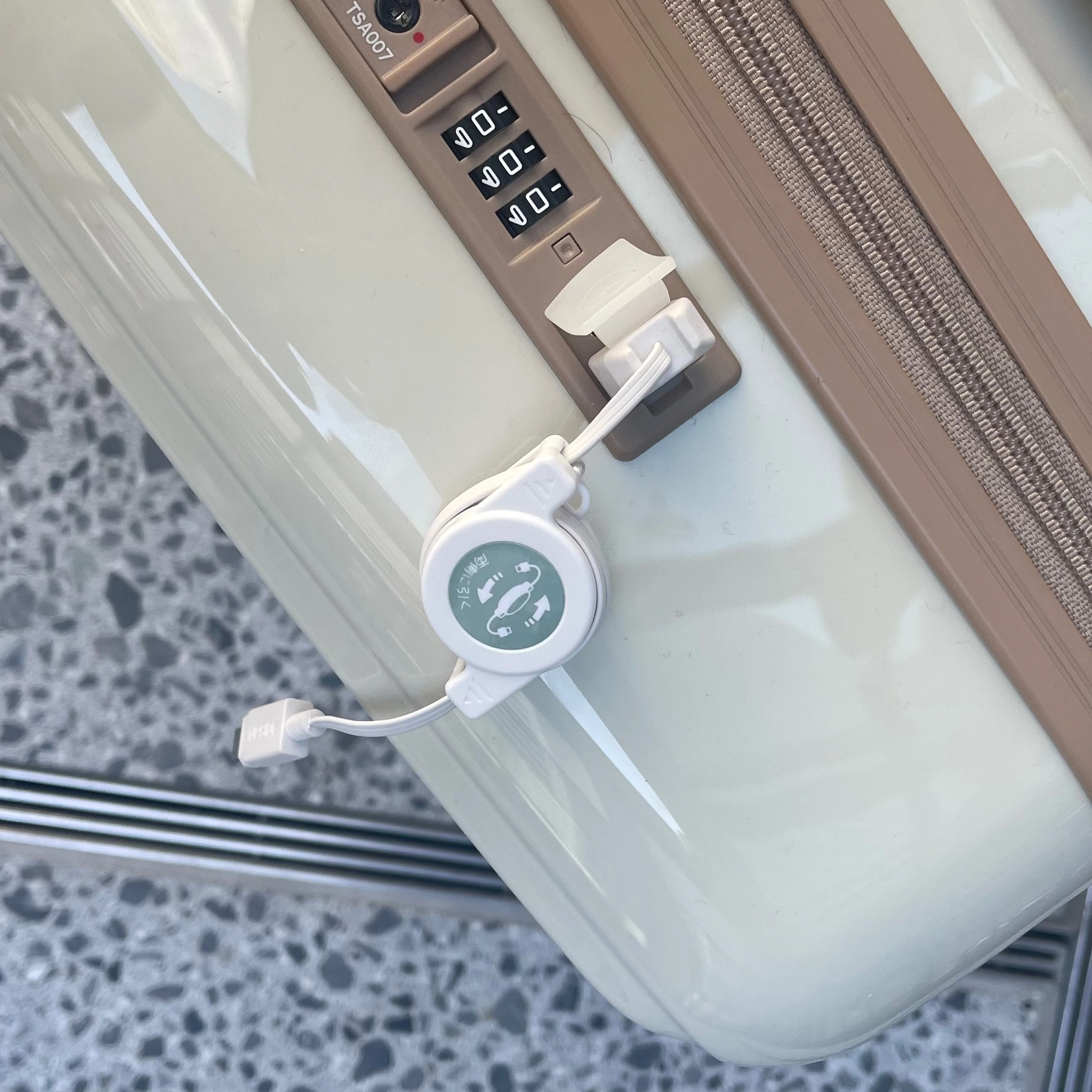 スーツケース充電機能