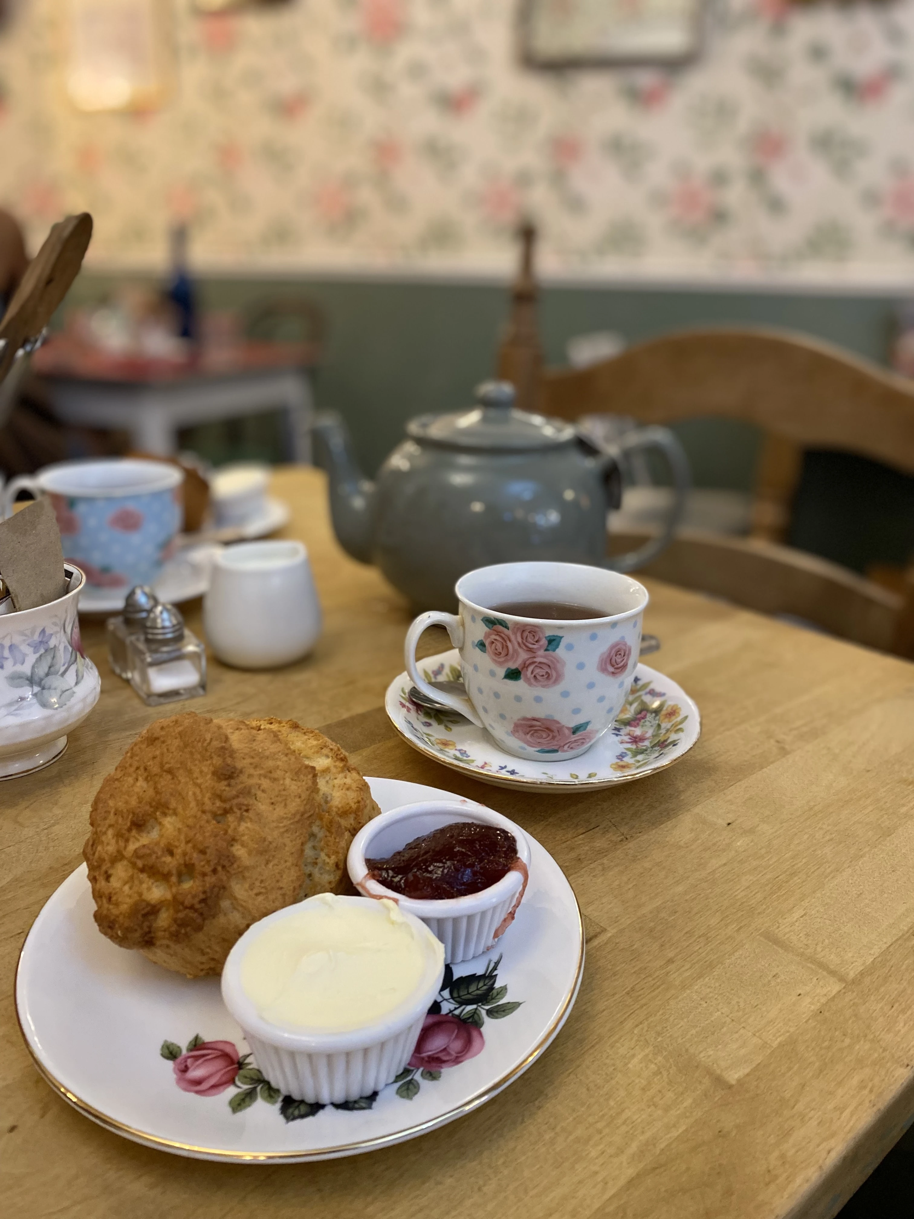 「The ENGLISH ROSE CAFE &amp;TEA SHOP」のスコーンと紅茶