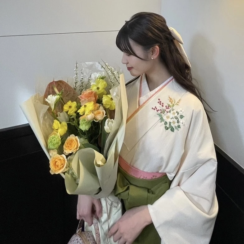 白着物　黄緑袴　卒業式コーデ