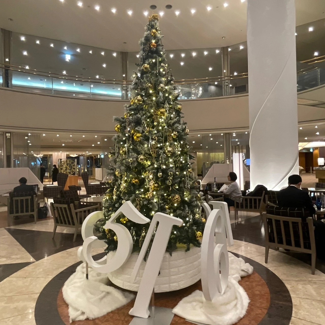 スイスホテル南海大阪　大阪　難波　ホテル　クリスマスツリー