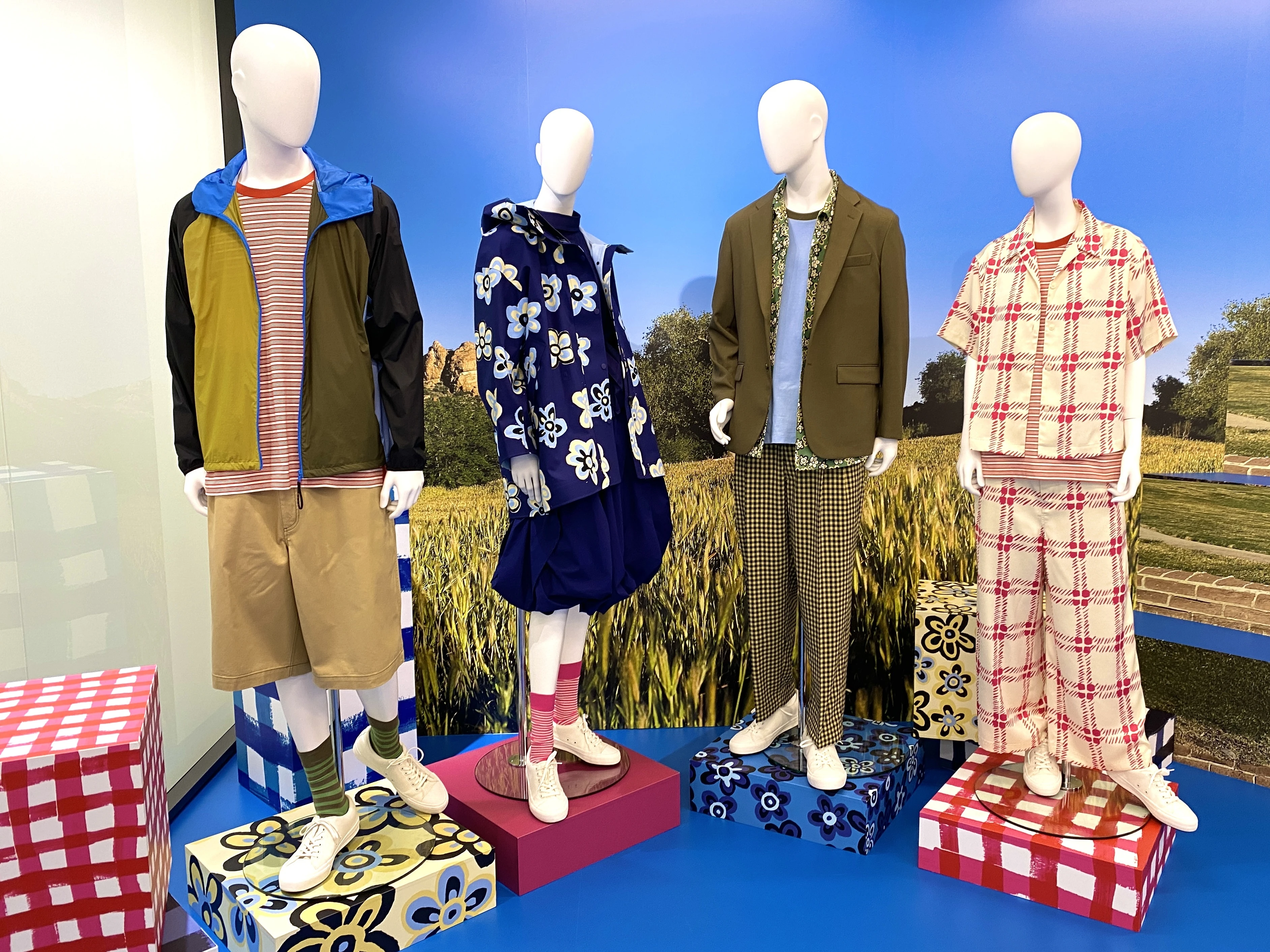 UNIQLO and MARNI（ユニクロ アンド マルニ）展示会入口LOOK