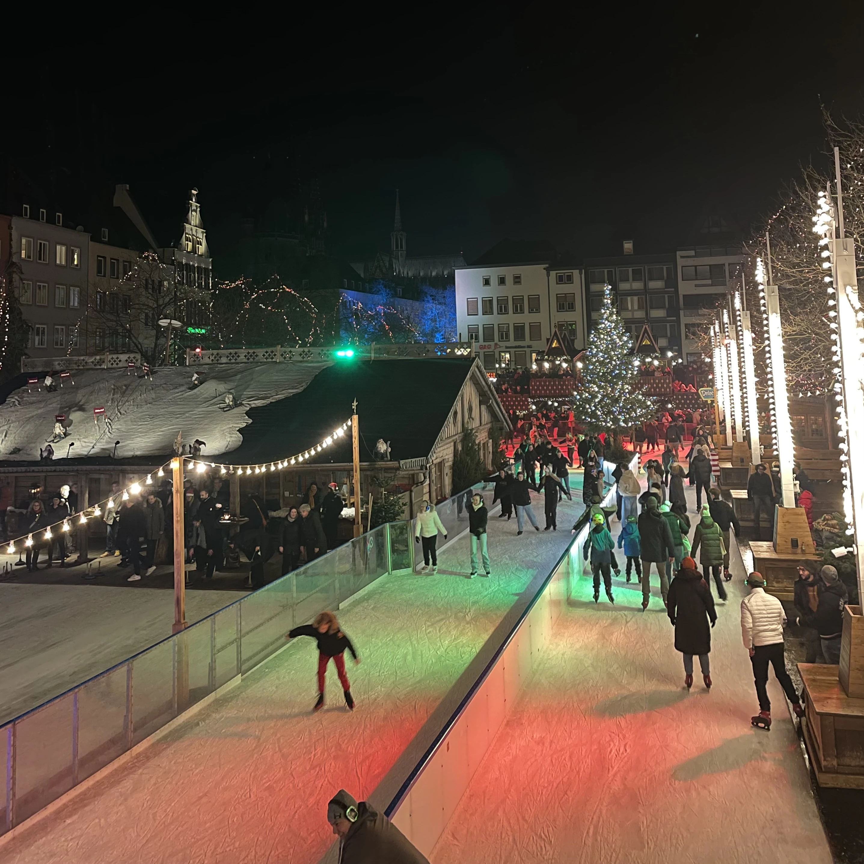 ドイツ　クリスマスマーケット　アイススケート　スケートリンク