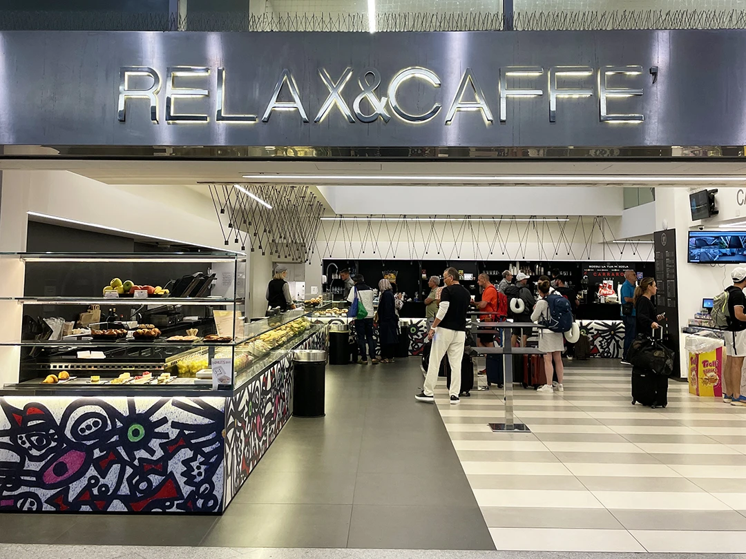サンタ・ルチーア駅構内の「RELAX＆CAFFE」