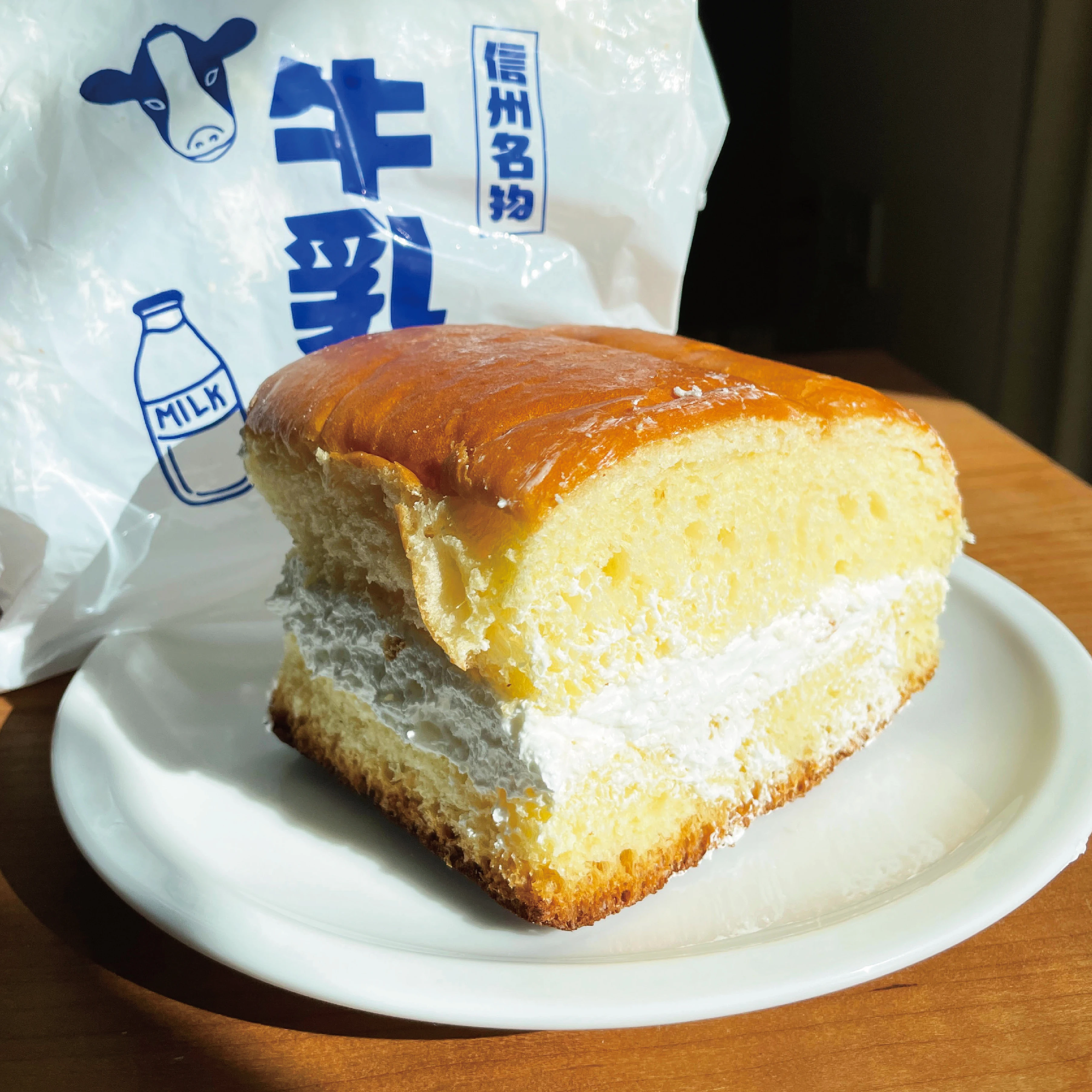 長野県ご当地パン「牛乳パン」が食べられるお店　ブランジュリー横浜の牛乳パンの断面図