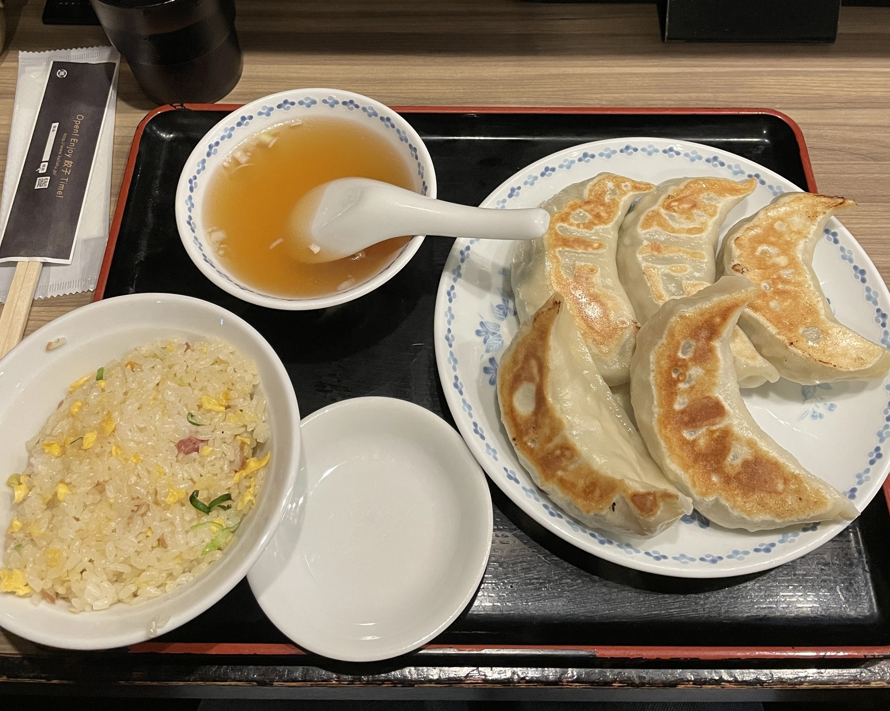 ランチBセット(ジャンボ餃子５個＋半チャーハン＋スープ)