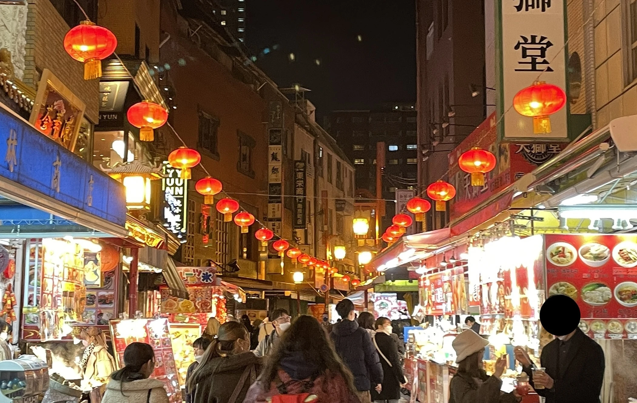 南京町 ストリートを照らす中国提灯