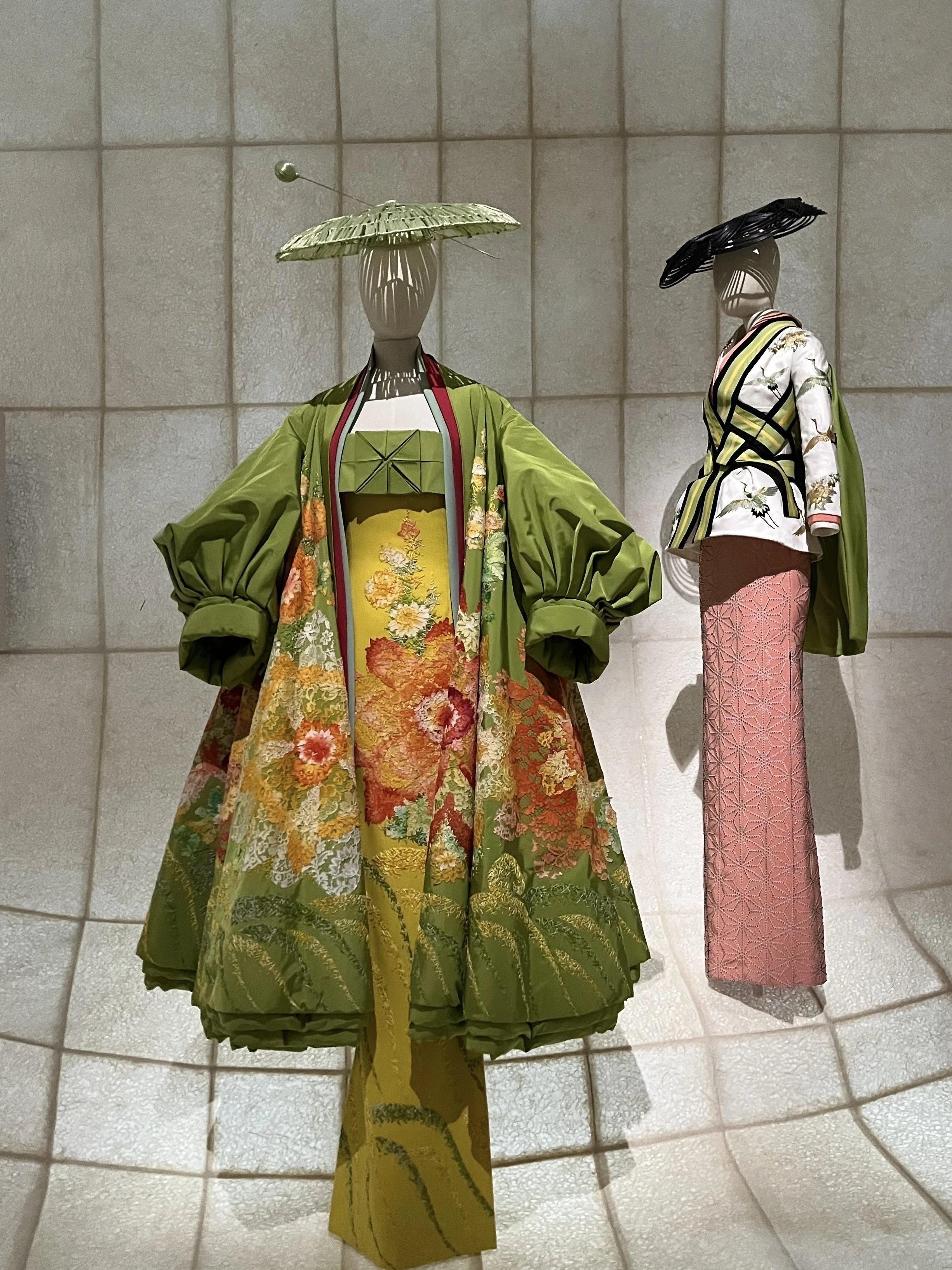 「クリスチャン・ディオール、夢のクチュリエ」展　日本　着物ドレス