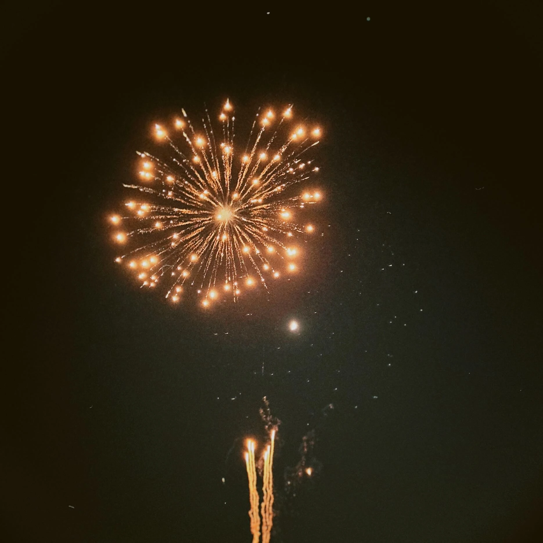 【フィルムカメラアプリ×花火】せっかくの花火大会、綺麗な写真を収めたい！_1_1