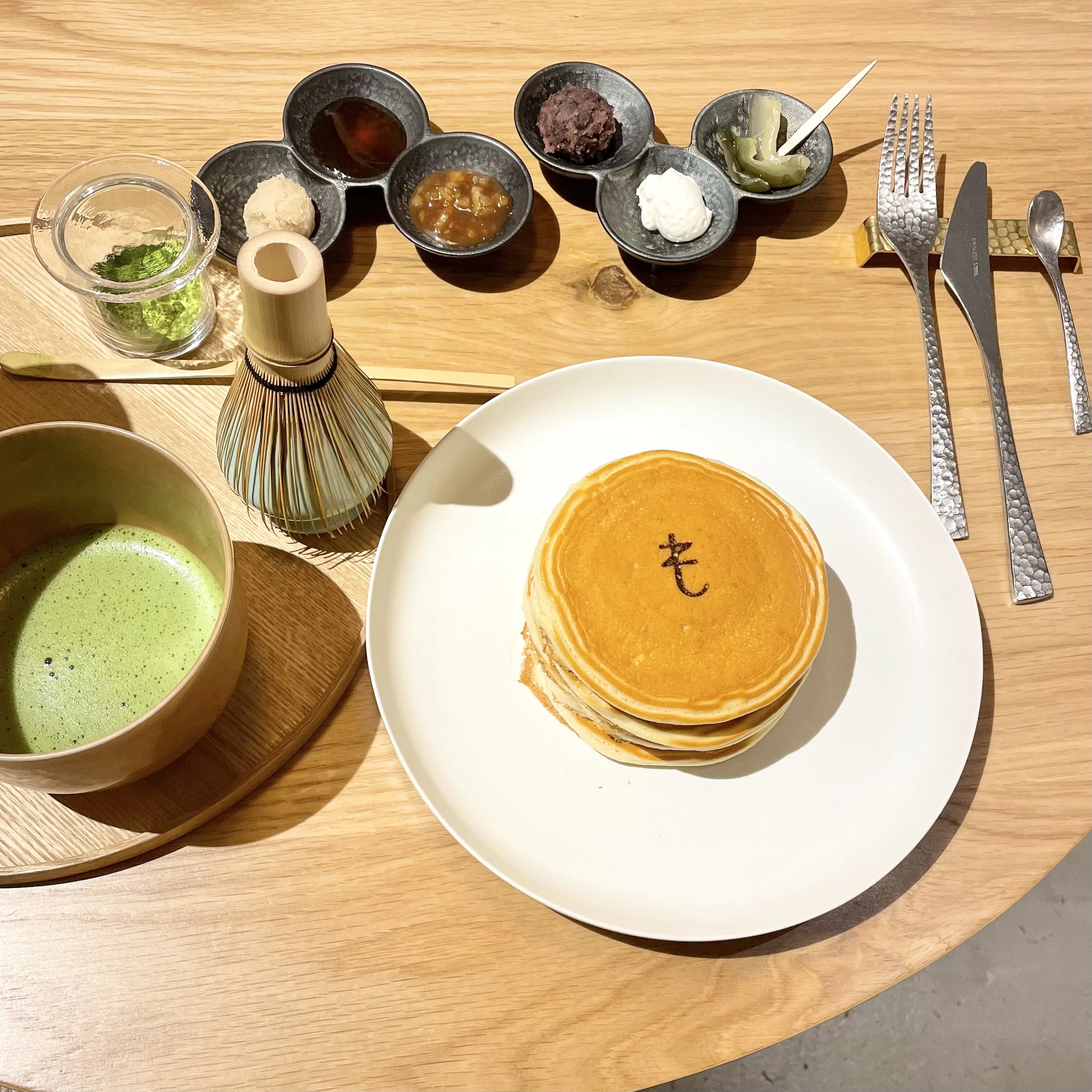 【札幌カフェ】自分でお茶を点てられるホットケーキ専門店「ひらがなのもりひこ」_1_4