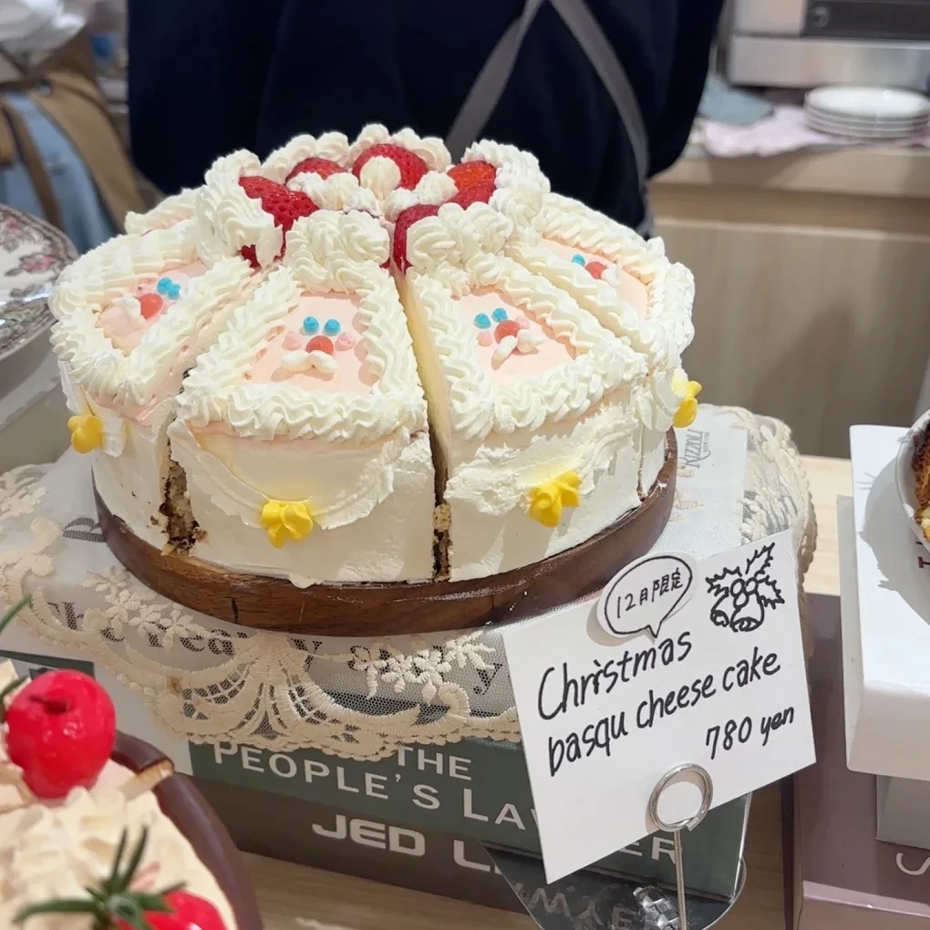 北浜カフェ　韓国風　バスクチーズケーキ　クリスマス限定　サンタ