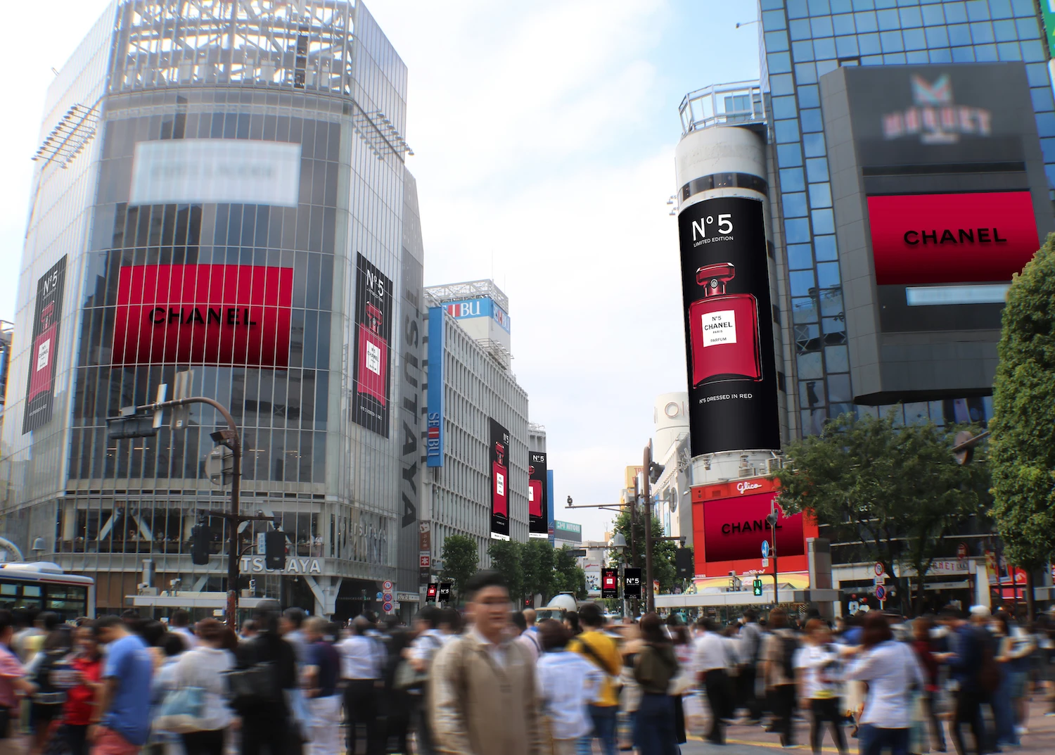 「シャネル N°５」の赤い限定ボトルが、渋谷と銀座の街をジャック！ _1_2