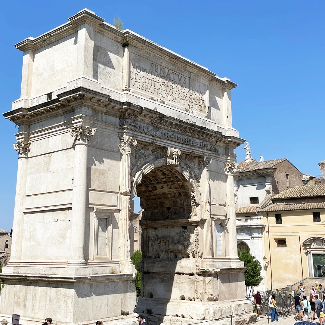 フォロロマーノ入口のティトゥスの凱旋門