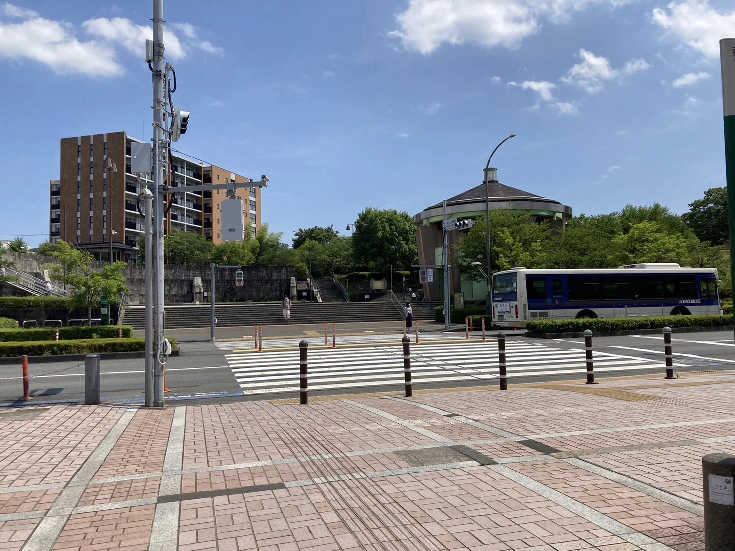 南大沢駅前信号の景観