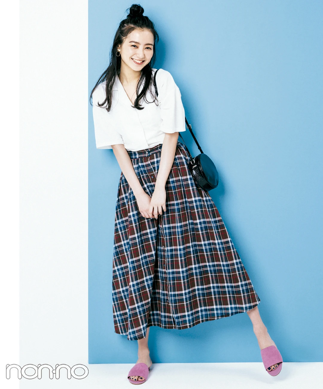【夏のロングスカートコーデ】高田里穂は、マドラスチェックのスカートで飾らないオシャレを満喫