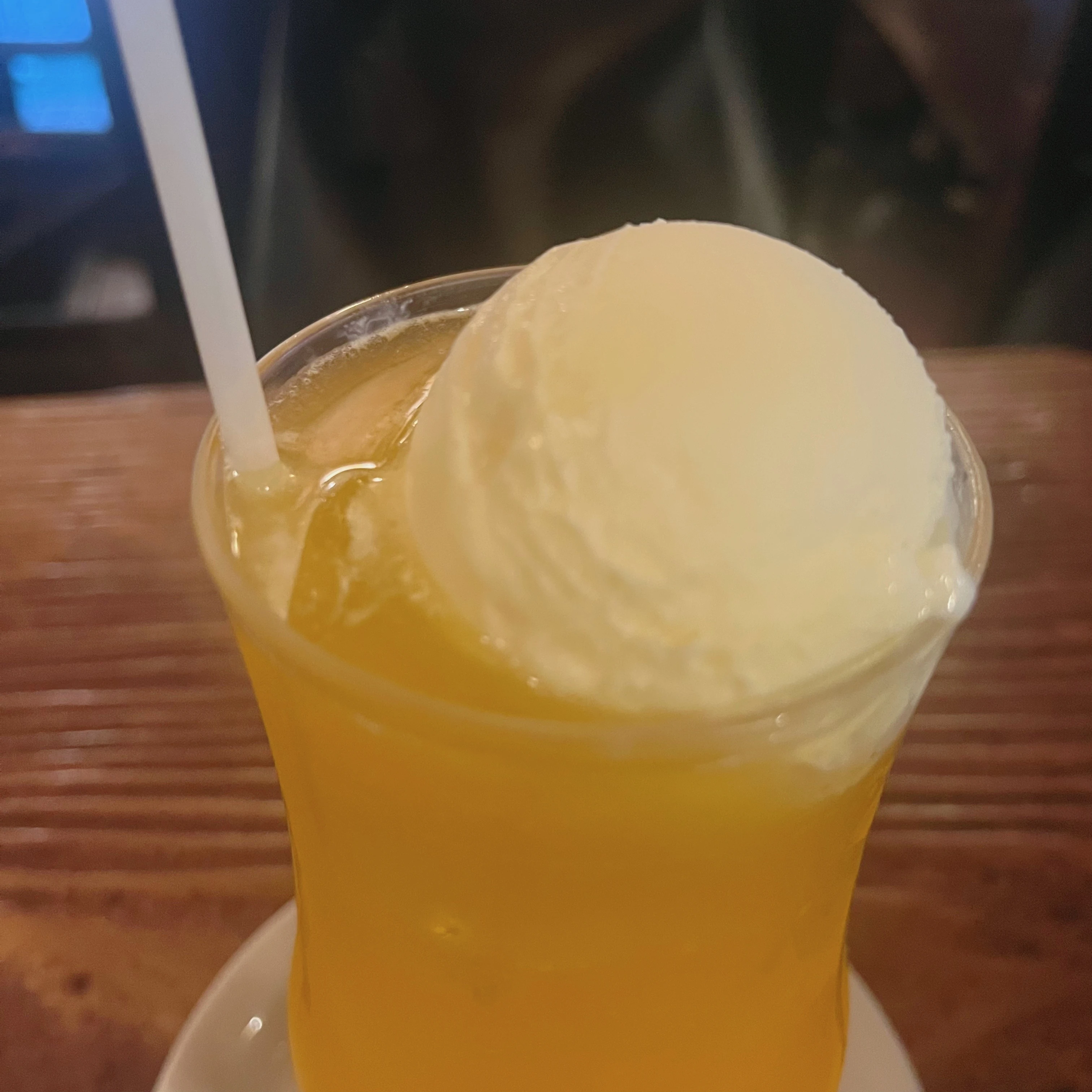 喫茶店「さぼうる」のクリームソーダ（オレンジ）