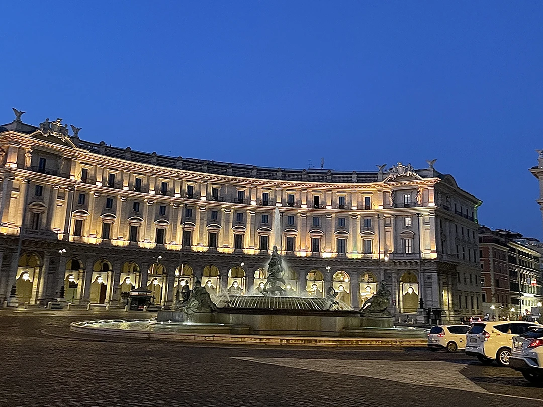 9月10日午前6時15分頃のローマ「共和国広場」の様子。