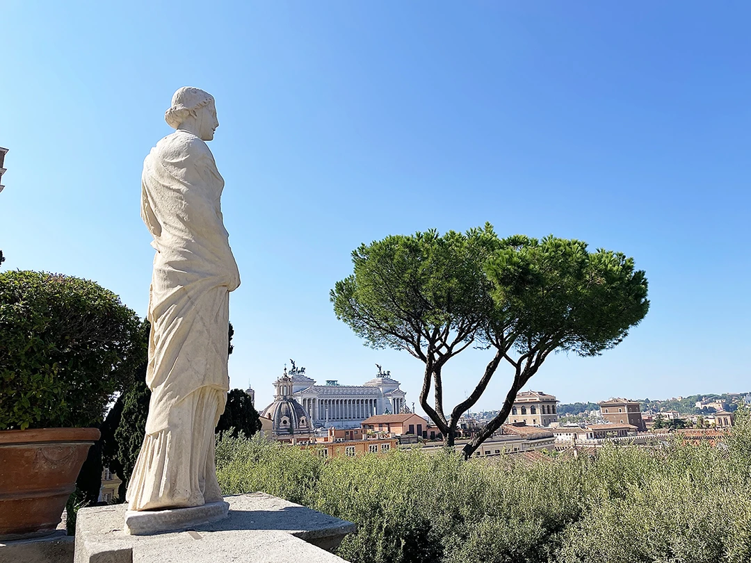 コロンナ宮殿の庭園から望むローマの景色