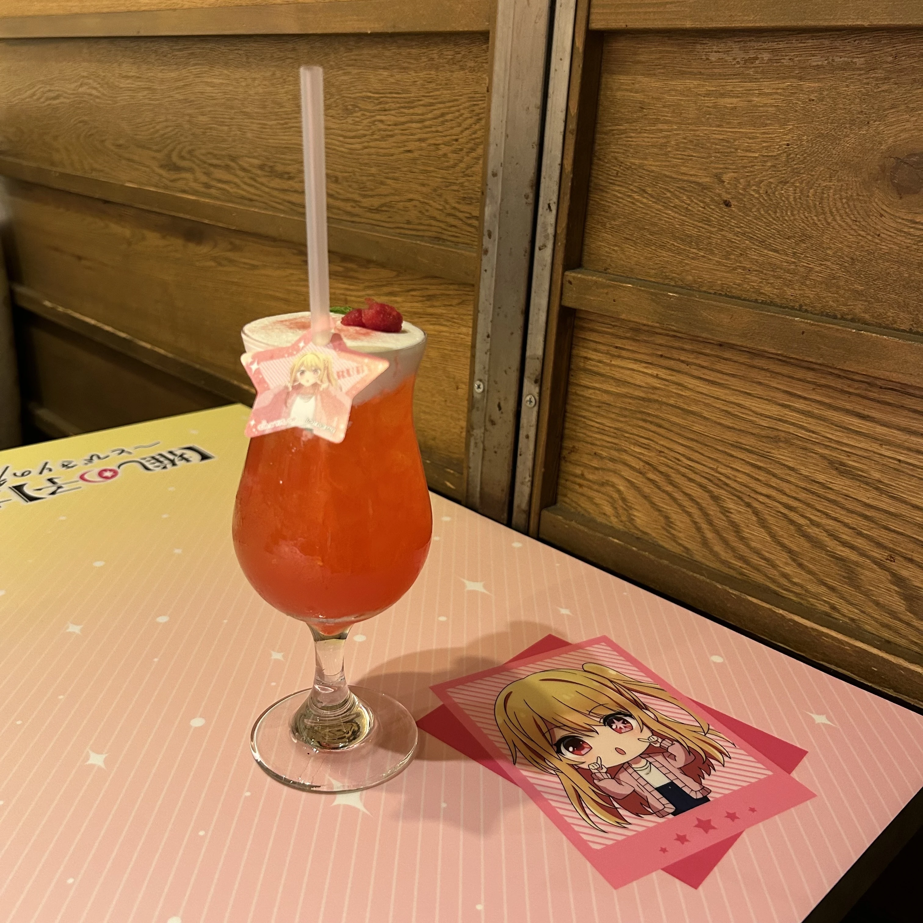 「【推しの子】カフェ〜とびきりの秋♡〜」、推しの子、ルビーのピンクグレープフルーツソーダ