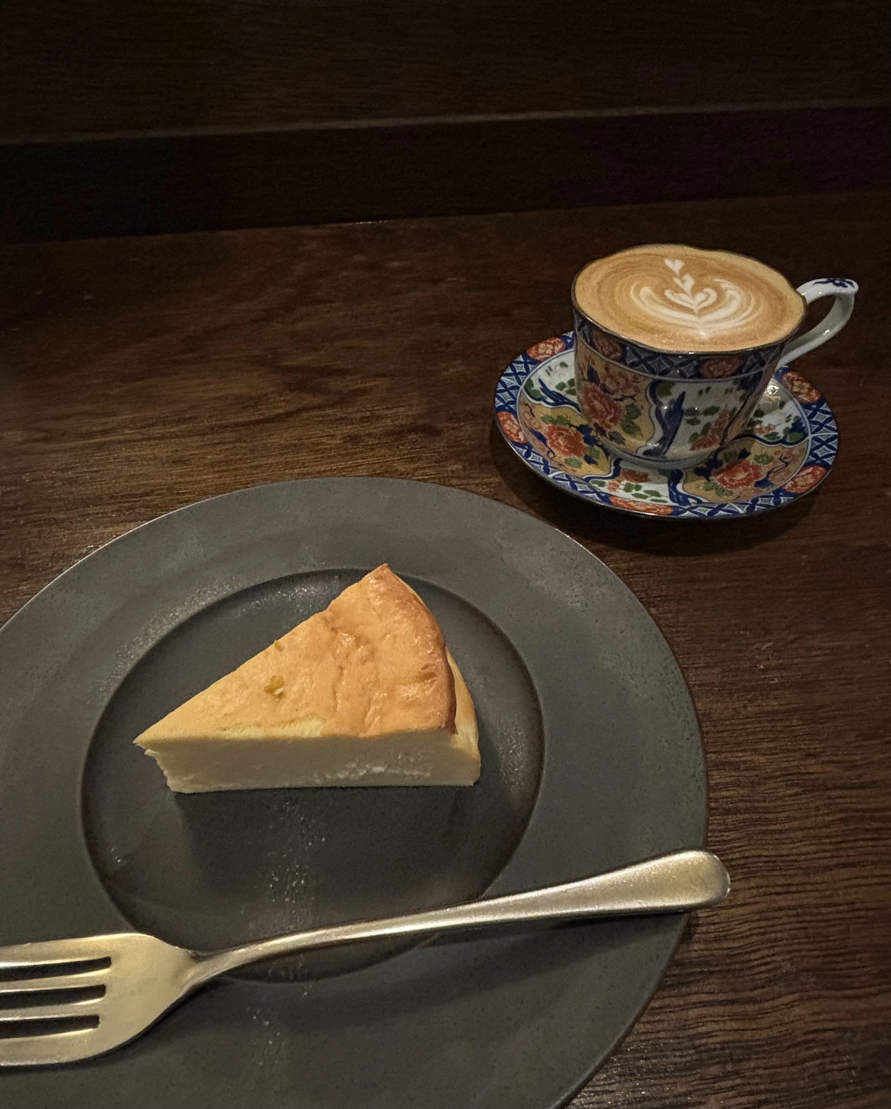 蔵前カフェ「from afar」のベイクドチーズケーキ