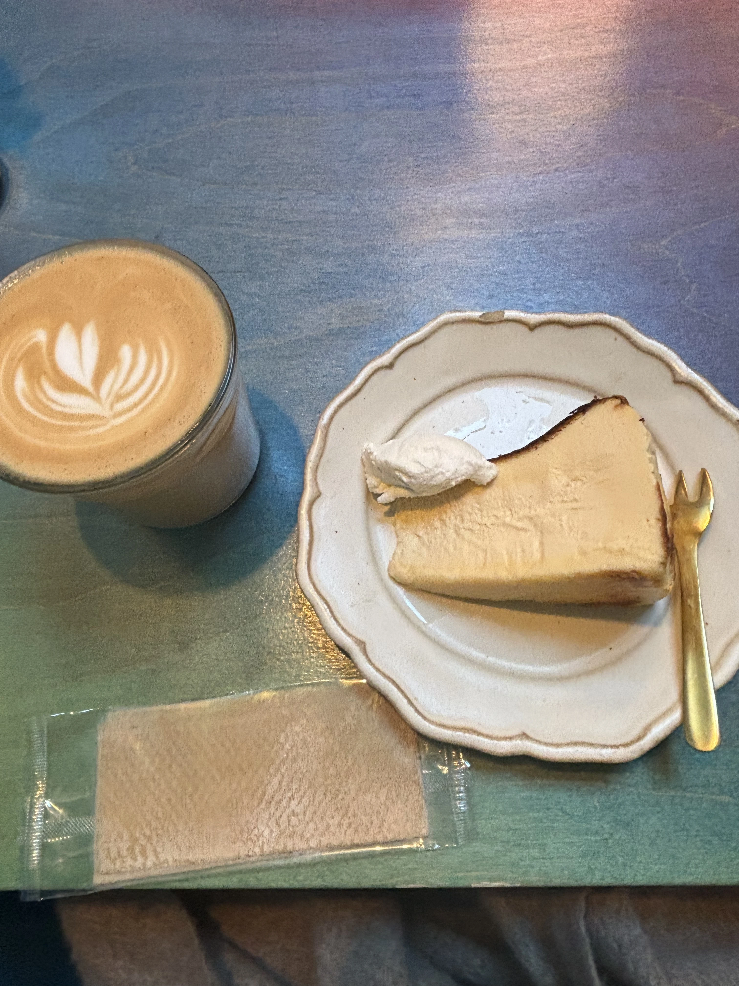 日本橋カフェ「SR Coffee Roaster&amp;Bar」のバスクチーズケーキ