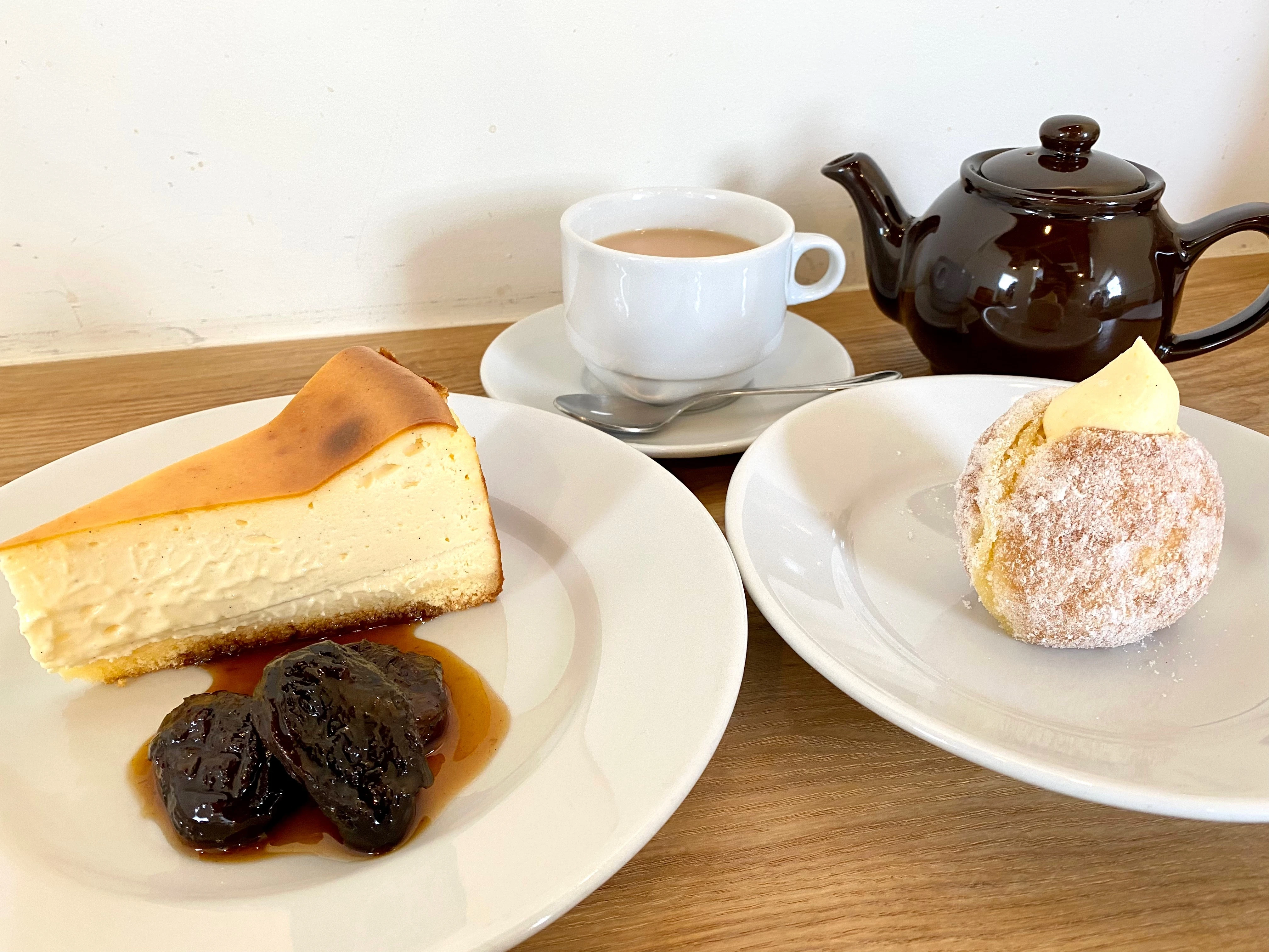 Kewのチーズケーキとハーフサイズドーナツのセット