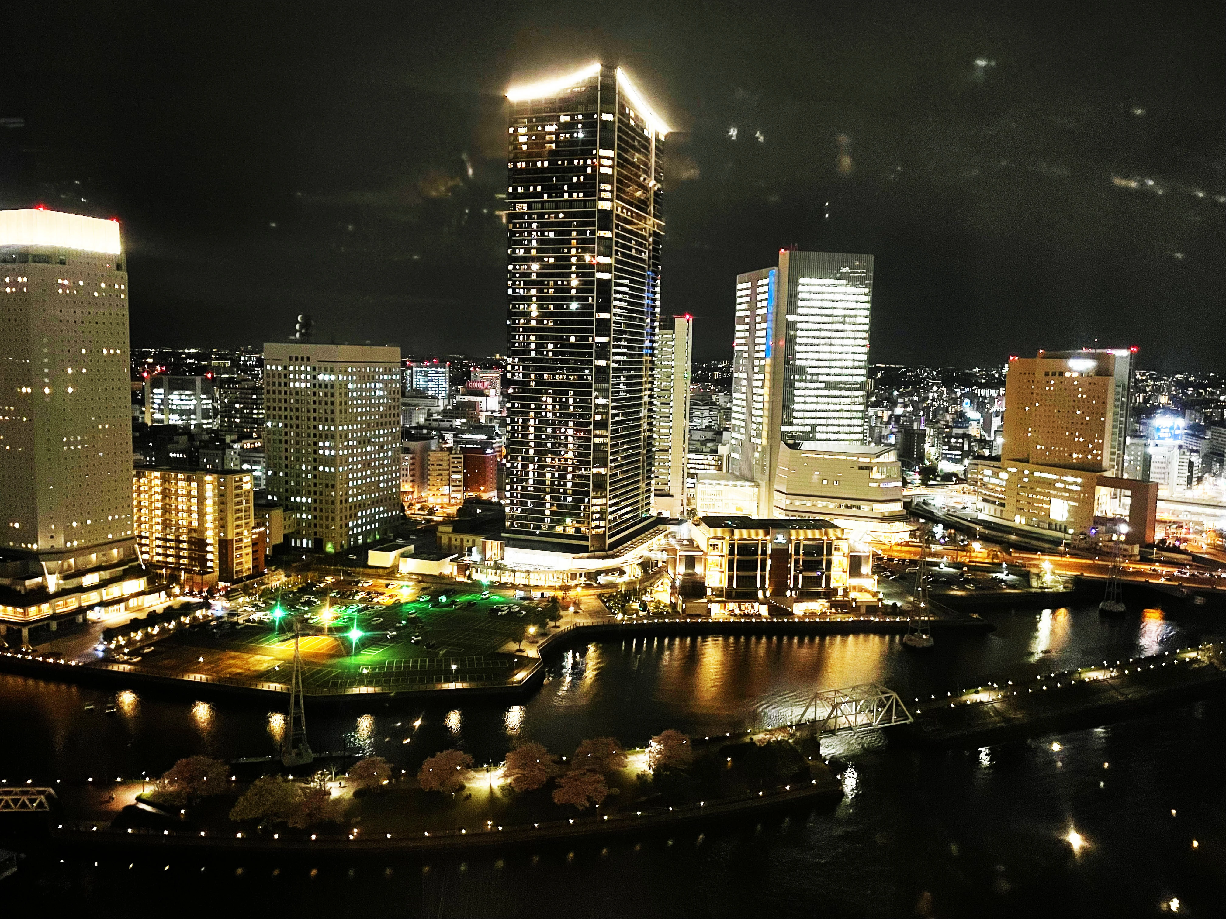 横浜おすすめの夜景スポット　みなとみらいエリア　大観覧車「コスモクロック21」