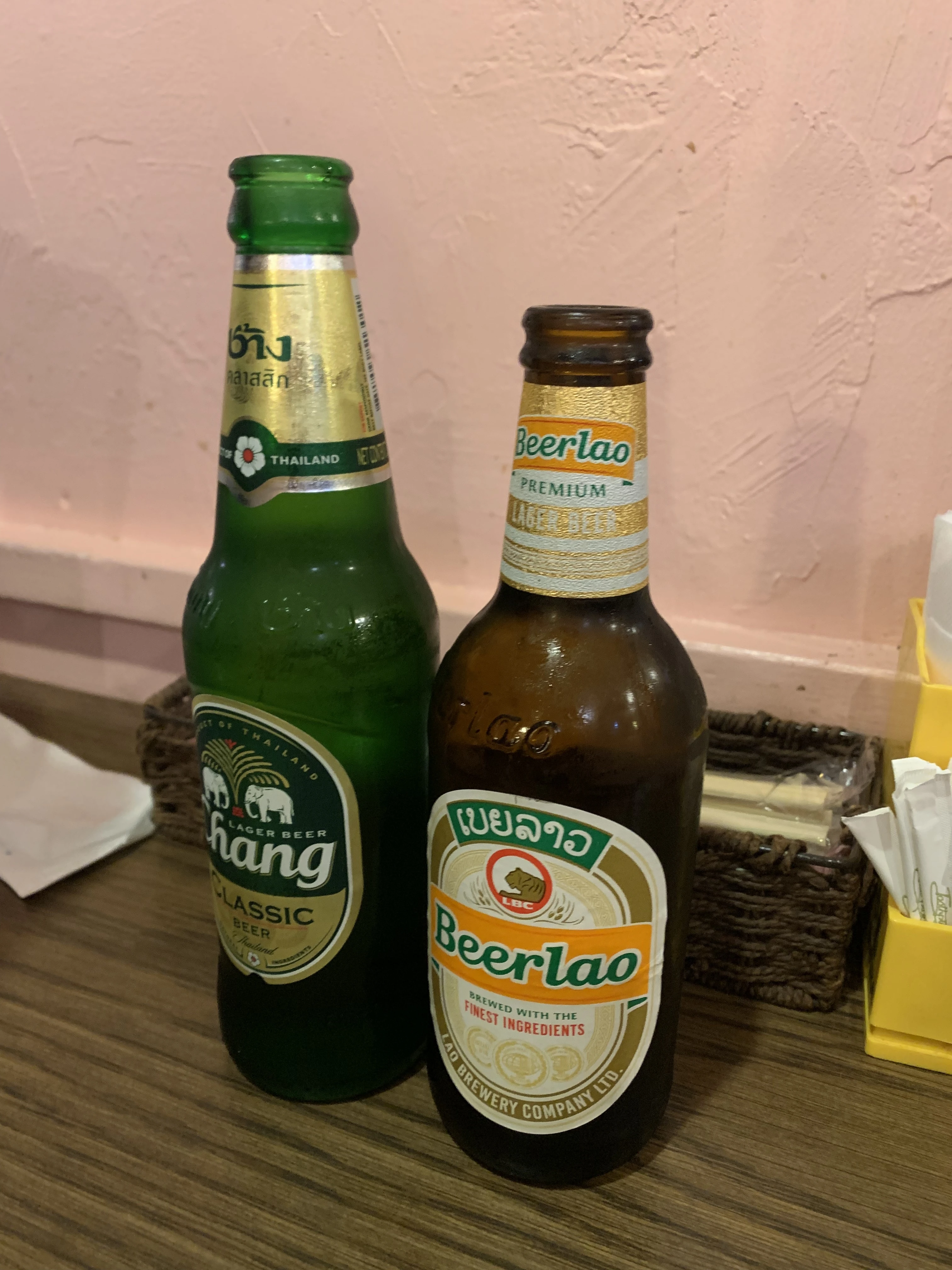 左がチャーンビール、右がビアラオ。