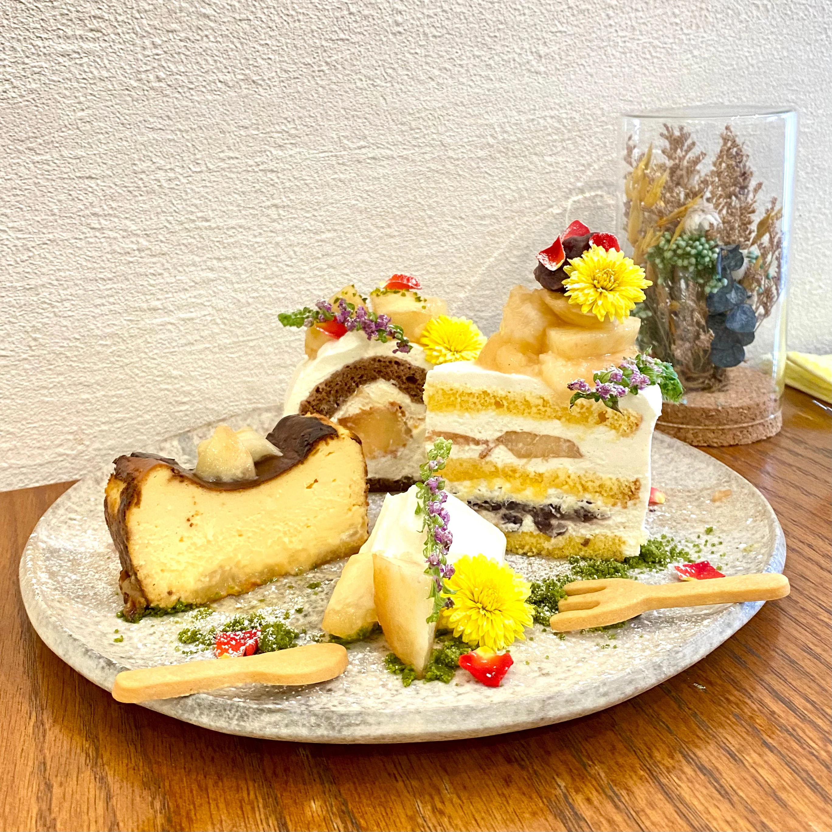 菓子35山　ショートケーキ　ロールケーキ　チーズケーキ