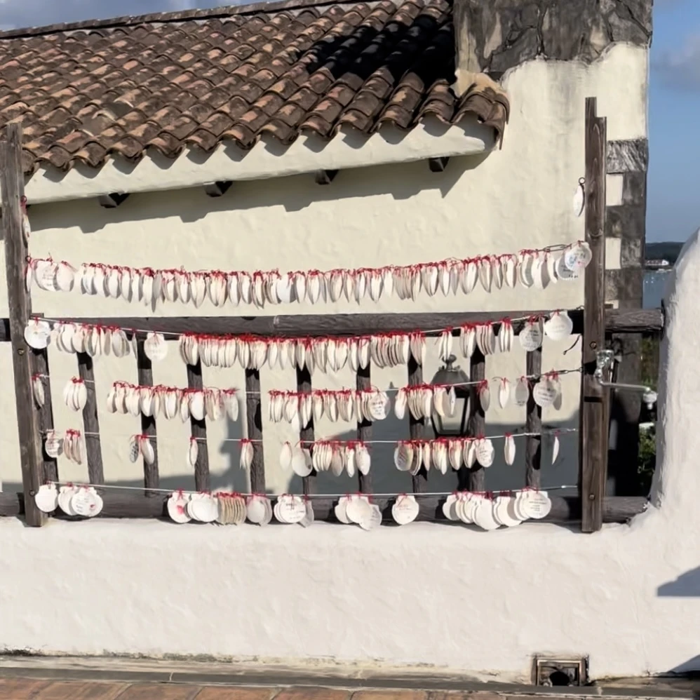 志摩地中海村　愛の塔　ホタテ貝の絵馬