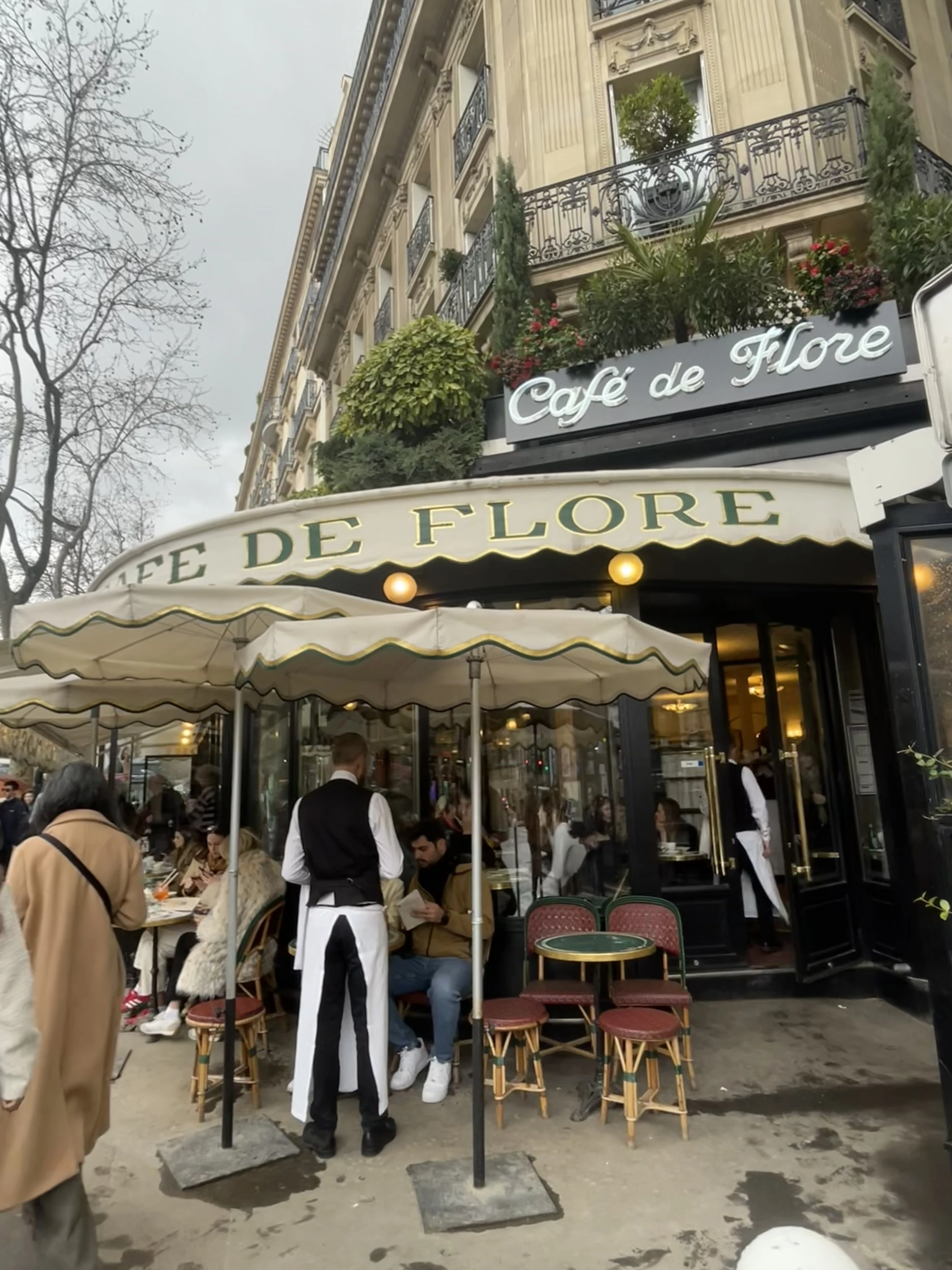 フランス　カフェ・ド・フロール　外観