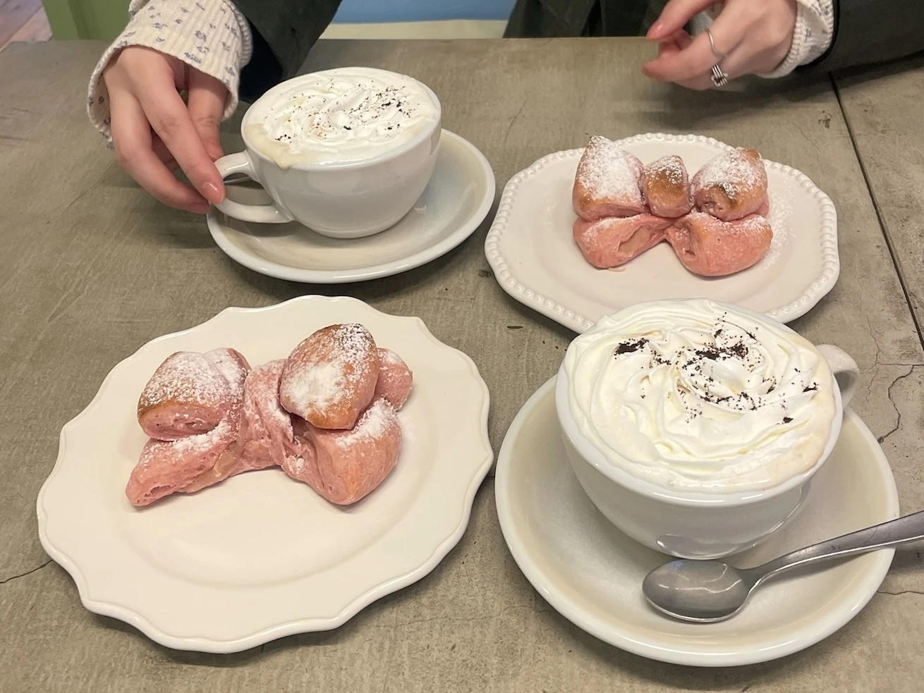 旬喫茶パンエス　桜リボンパンとウィンナーコーヒー