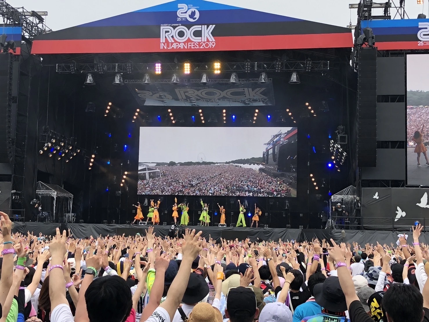 ROCK IN JAPAN FESTIVAL 2019のGRASS STAGEでのパフォーマンスショット