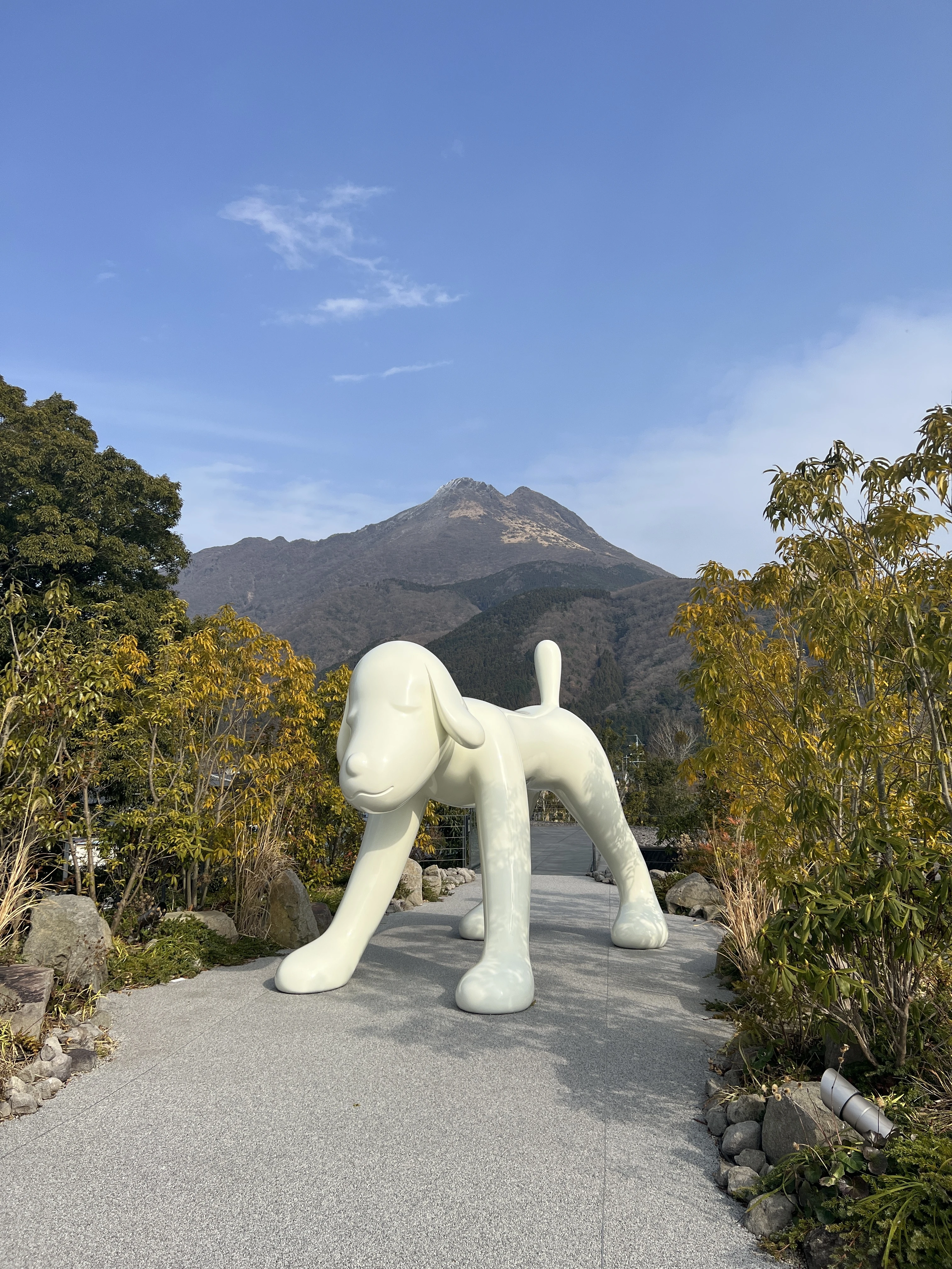 奈良美智さんの犬の彫刻