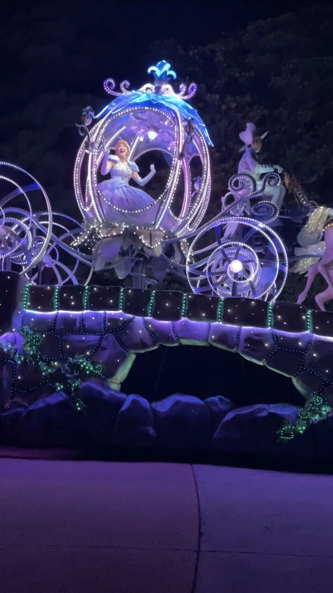 東京ディズニーランド・エレクトリカルパレード・ドリームライツ シンデレラの馬車のフロート シンデレラ