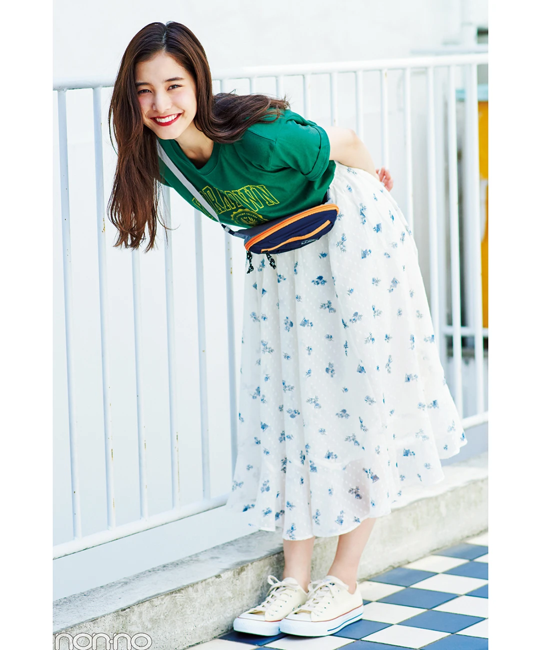 【夏のロングスカートコーデ】新木優子の、フェミスカートでギャップを狙うスポカジコーデ♡