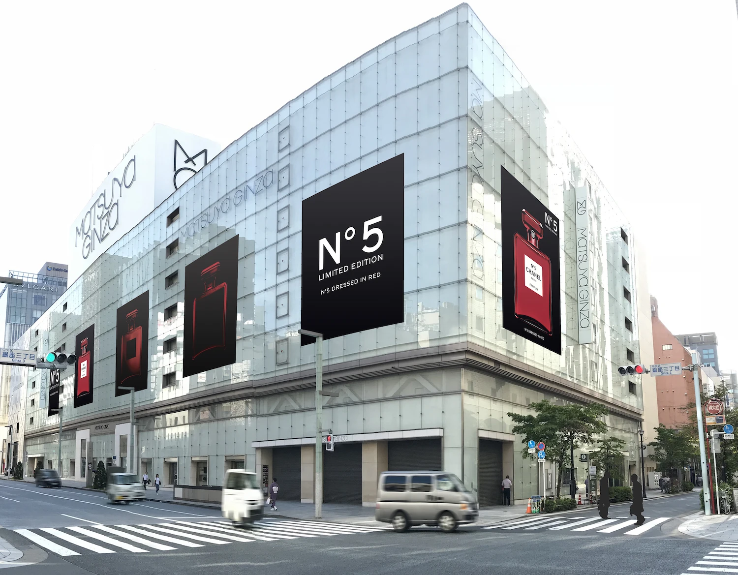 「シャネル N°５」の赤い限定ボトルが、渋谷と銀座の街をジャック！ _1_5
