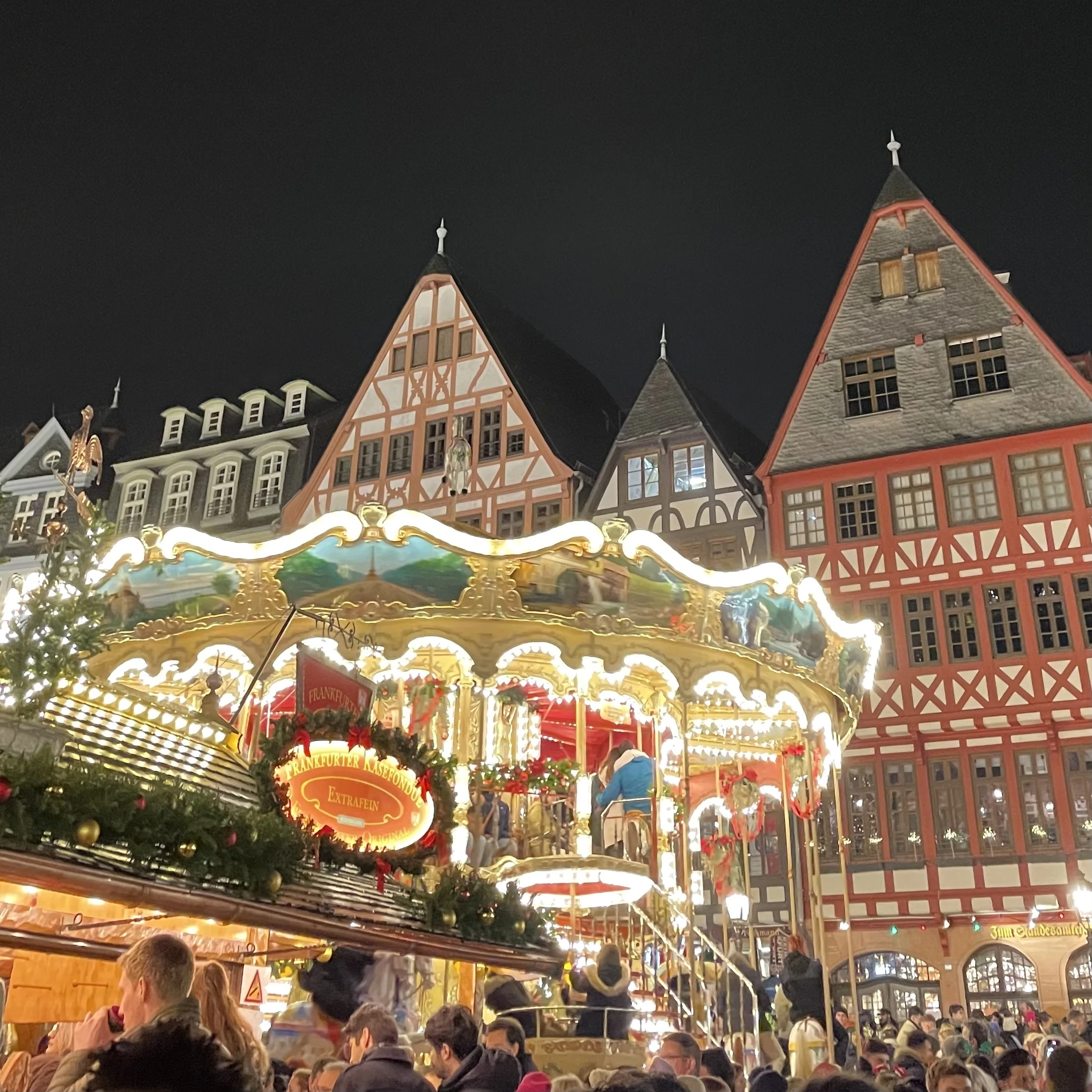 ドイツ　クリスマスマーケット　メリーゴーランド