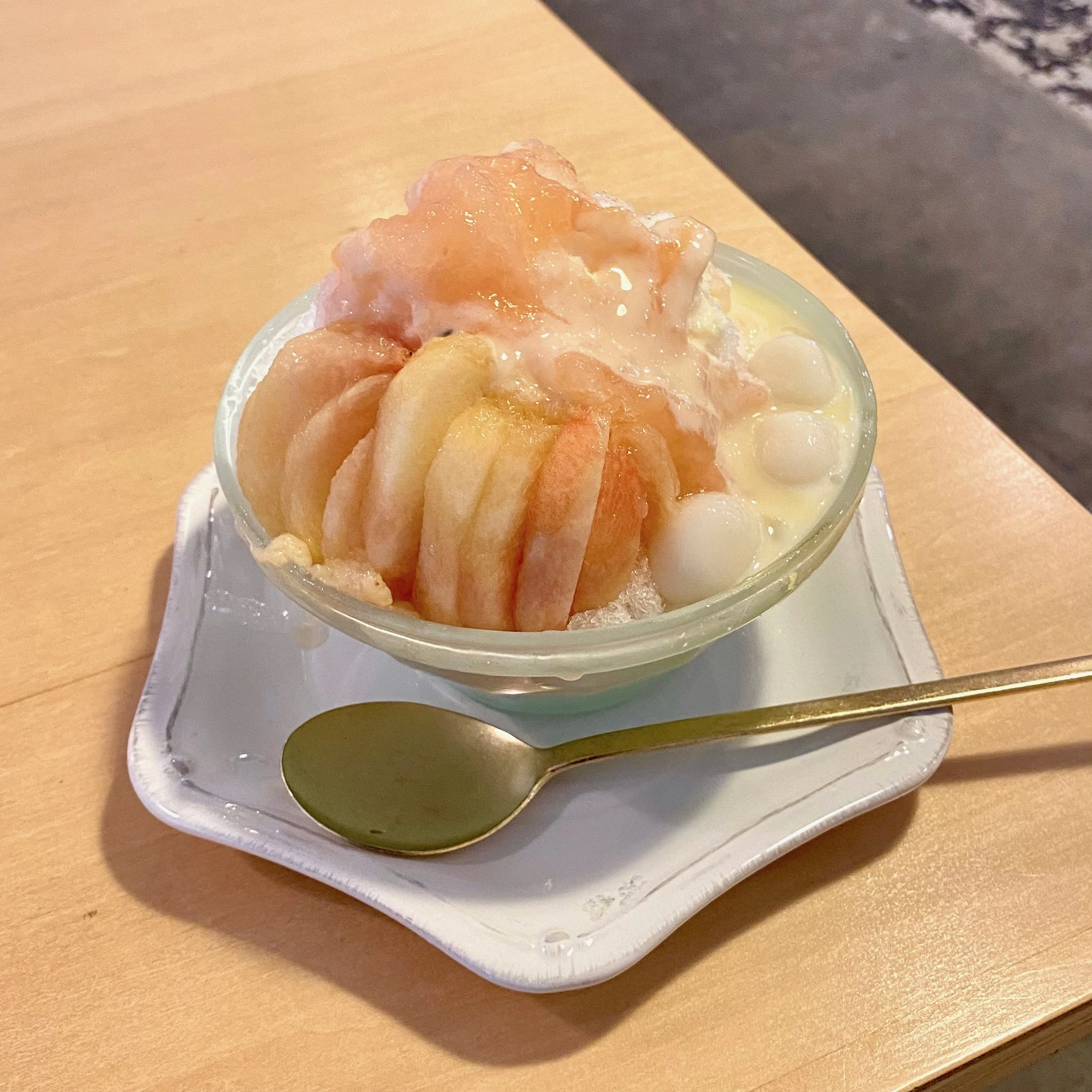 マルニカフェ　桃のかき氷