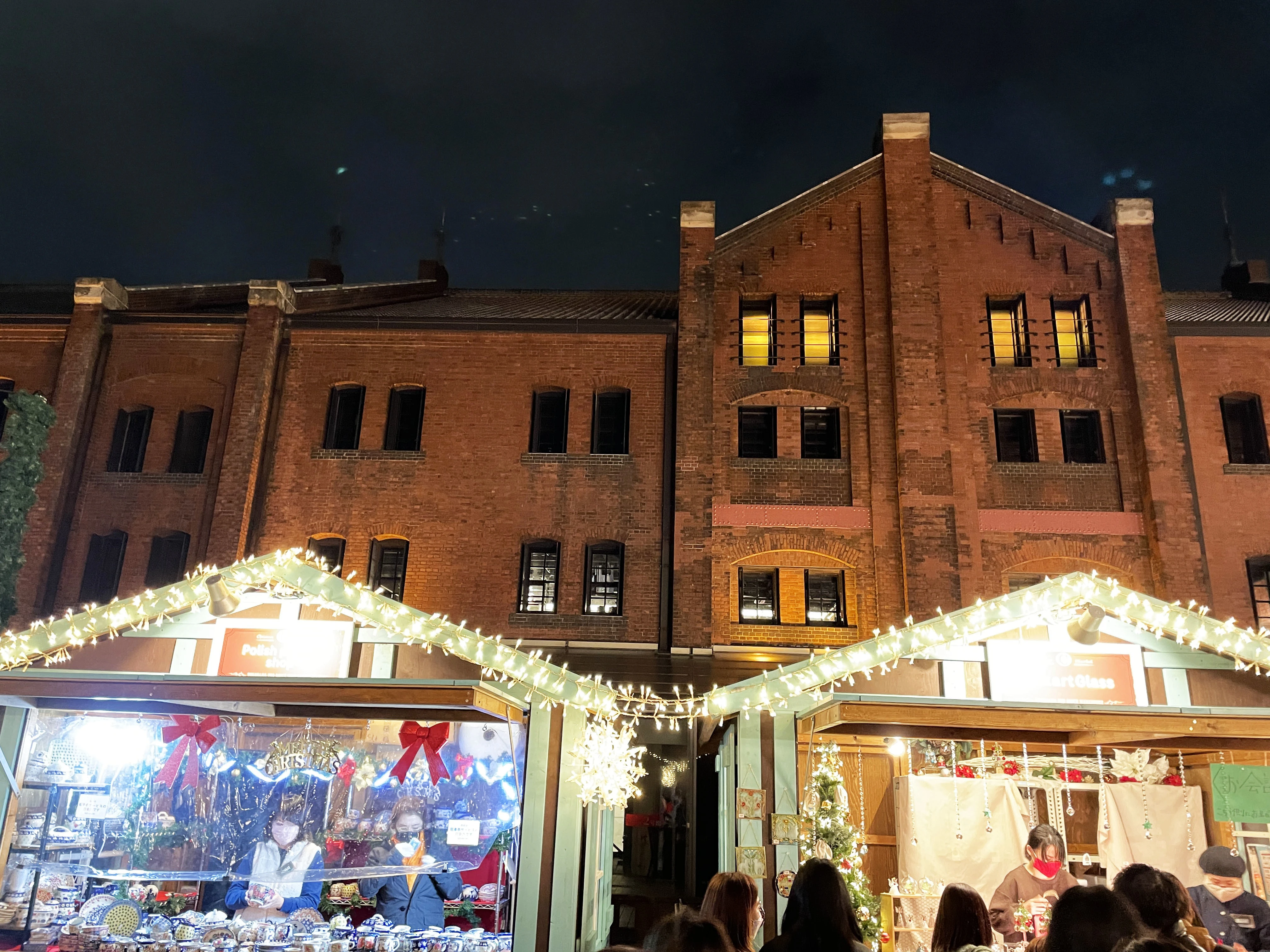 横浜赤レンガ倉庫のクリスマスマーケット　クリスマスグッズを販売するお店