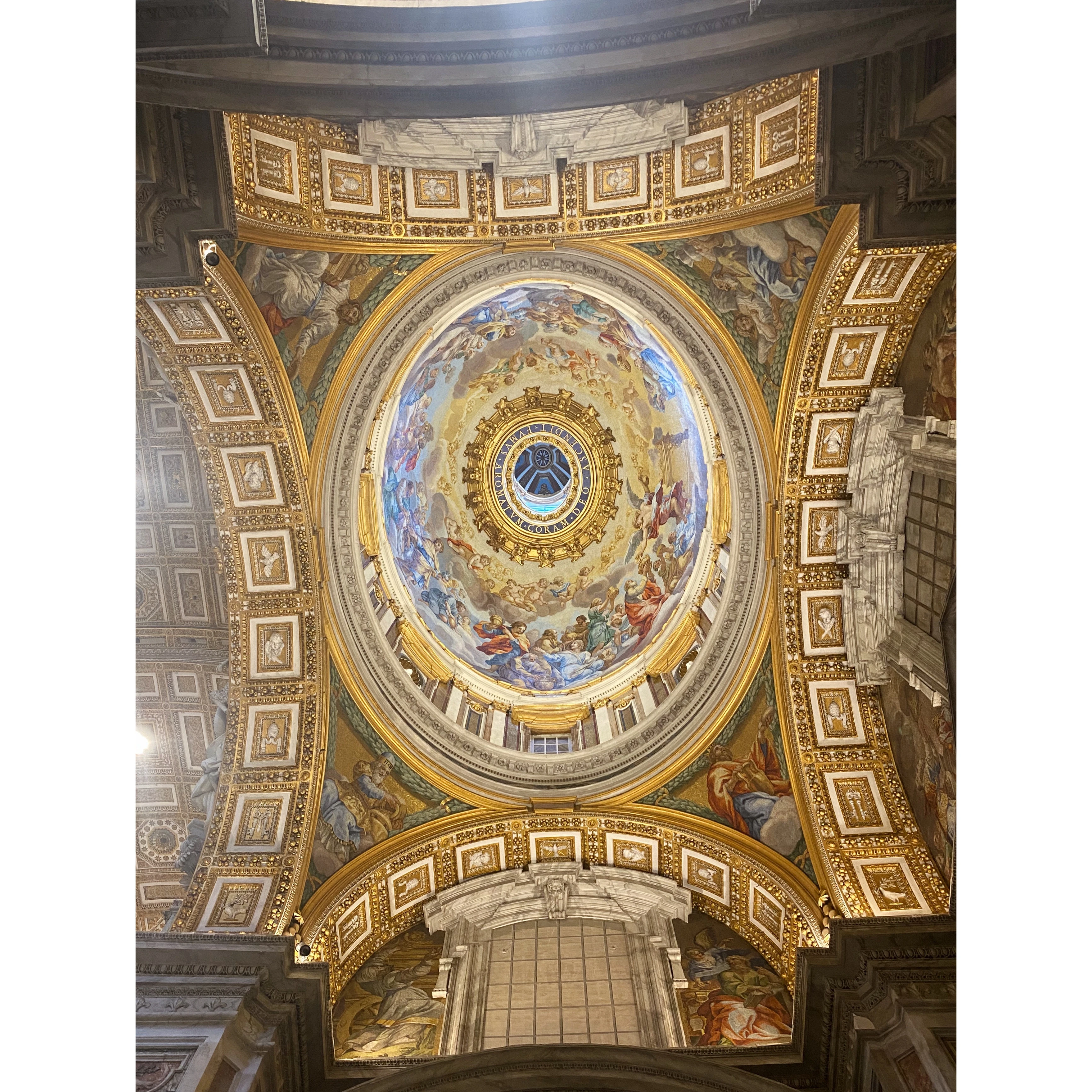 バチカン市国　サンピエトロ大聖堂　天井