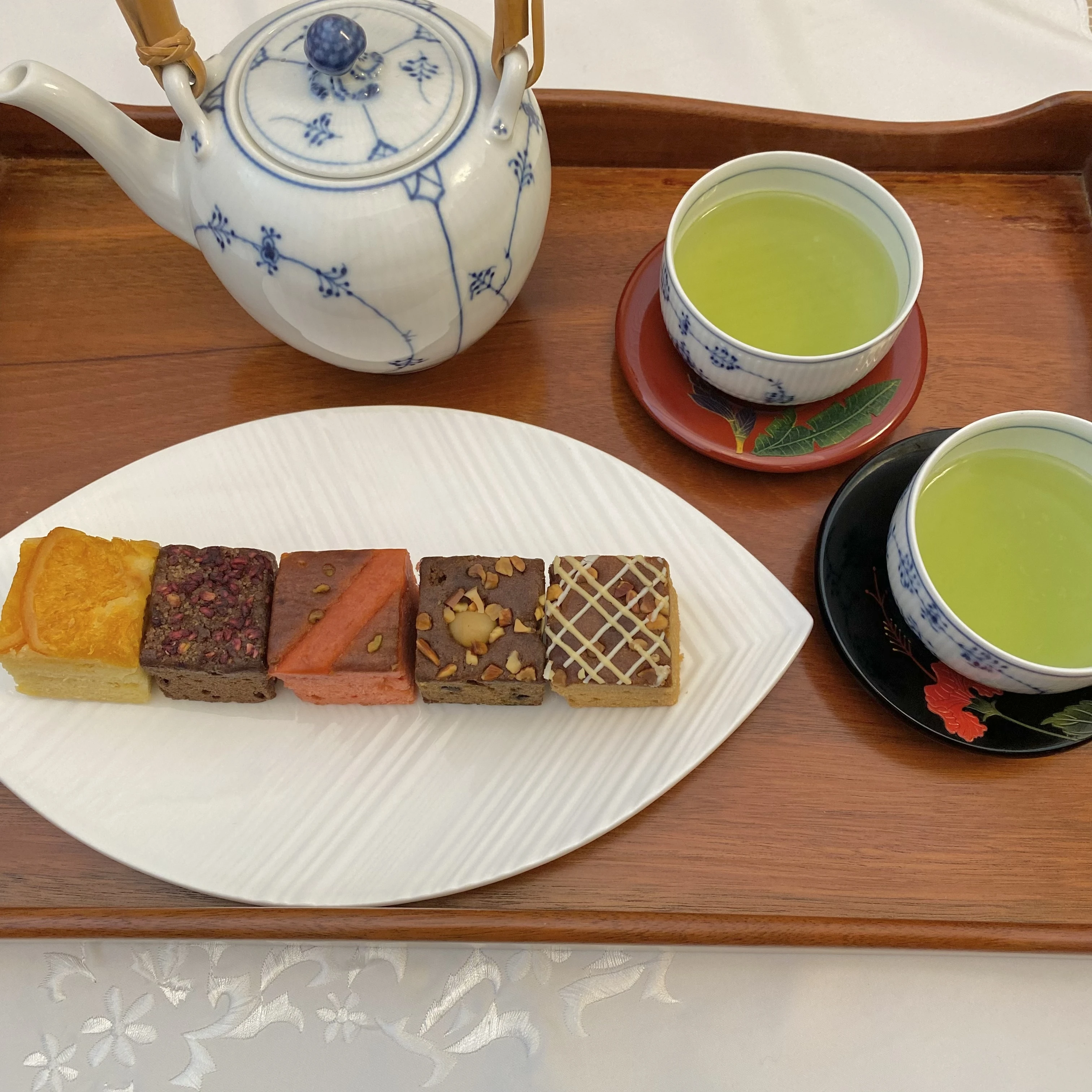 緑茶、パウンドケーキ、メロウウィッチ