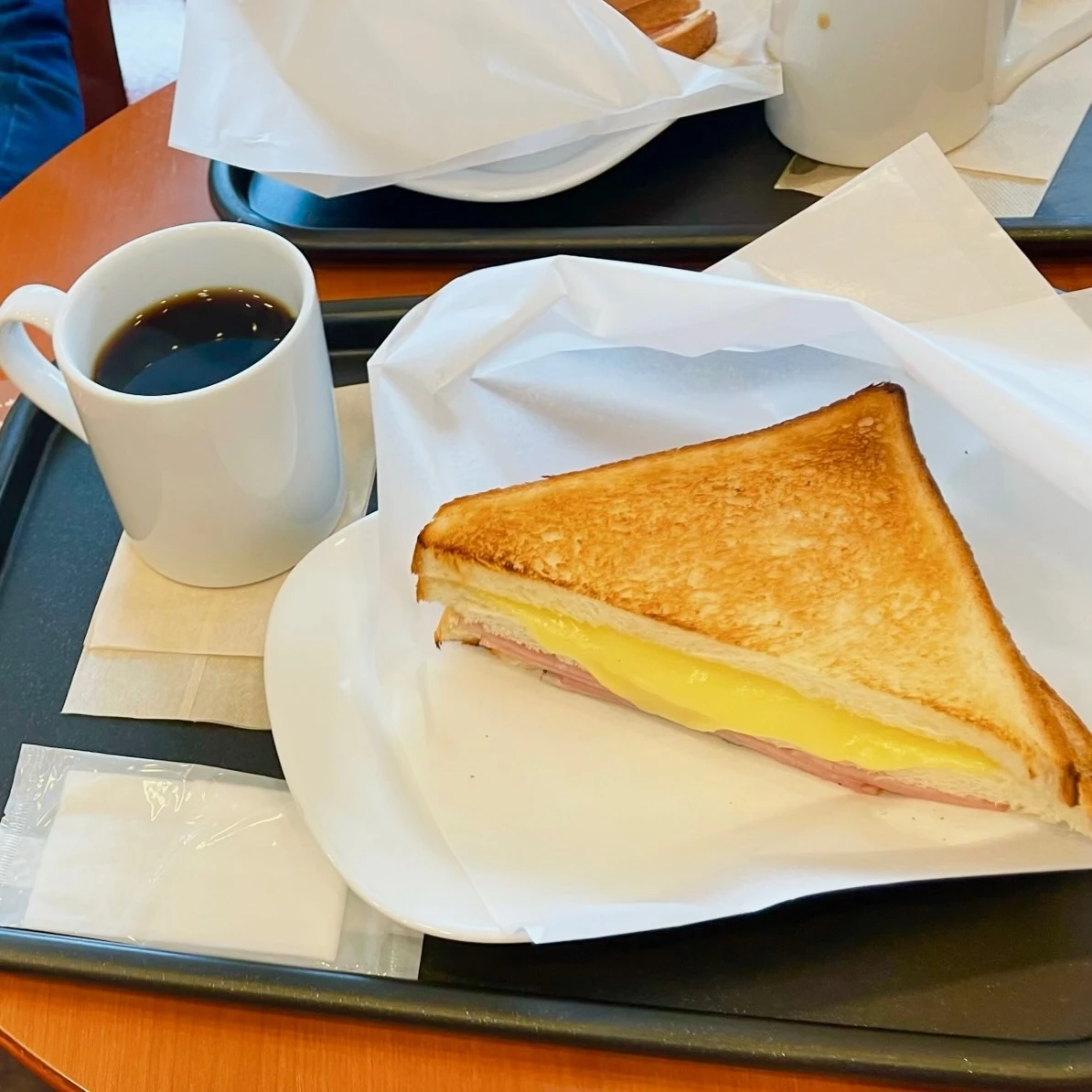 CAFFÈ VELOCE モーニングCセット「トーストサンド　とろ～りチーズ＆ハム　～モッツァレラチーズ～」