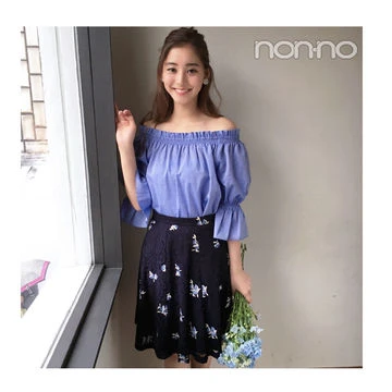毎日コーデ★新木優子はブルーのオフショル×紺の花柄スカートで爽やかワントーン！