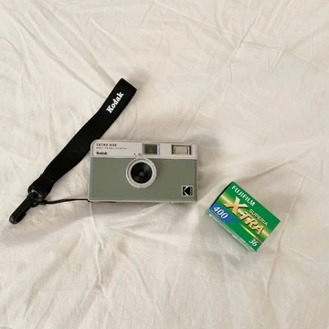 フィルムカメラ「Kodak EKTAR H35」と「FUJIFILM 35mmカラーネガフイルム」