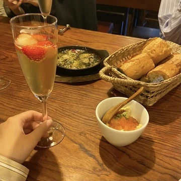 京都　いちご　スパークリングワイン　ビストロ