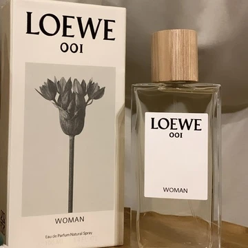 LOEWEの香りで雰囲気美人へ